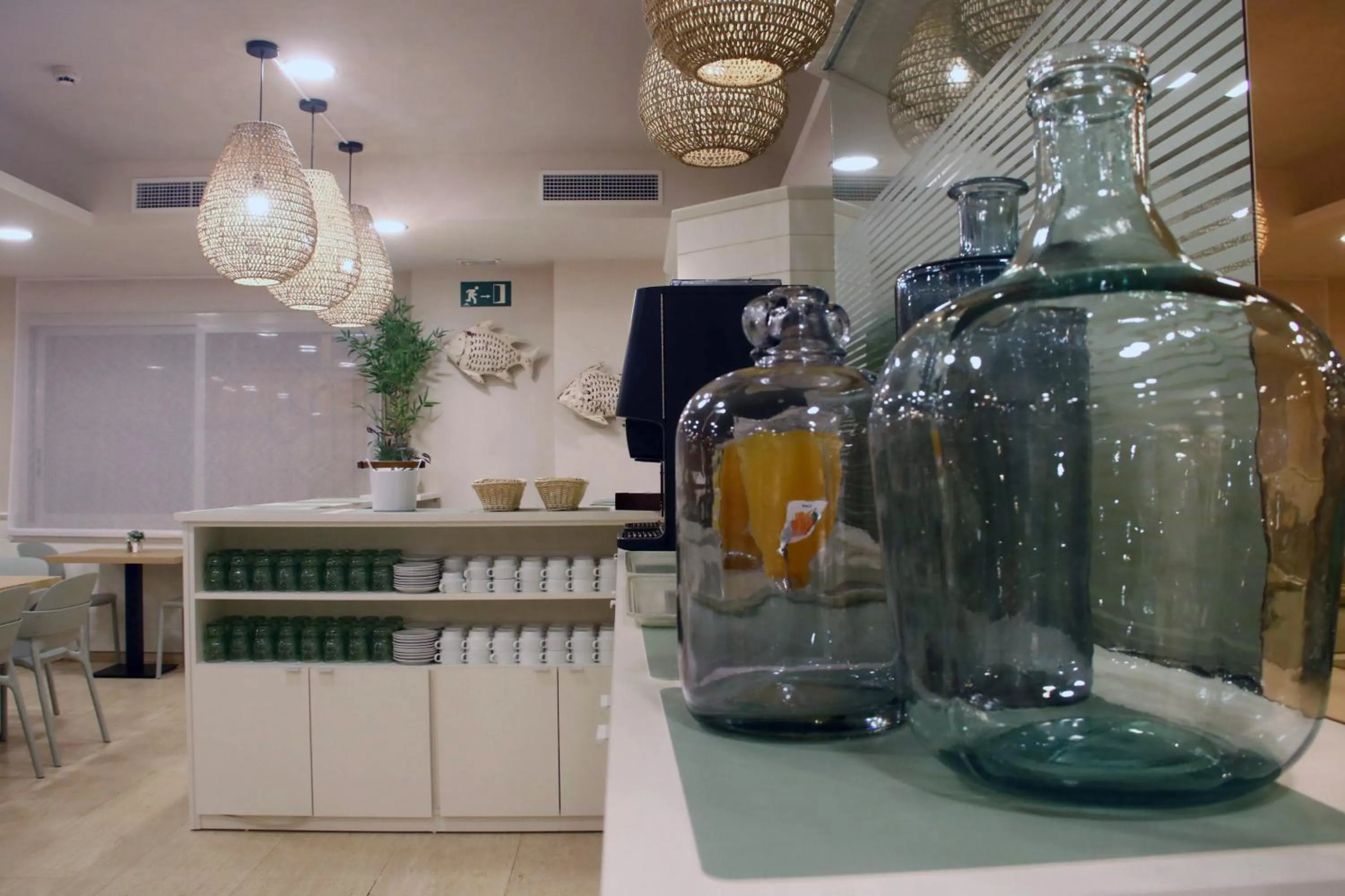 Restaurant/places to eat in Hotel Miramar