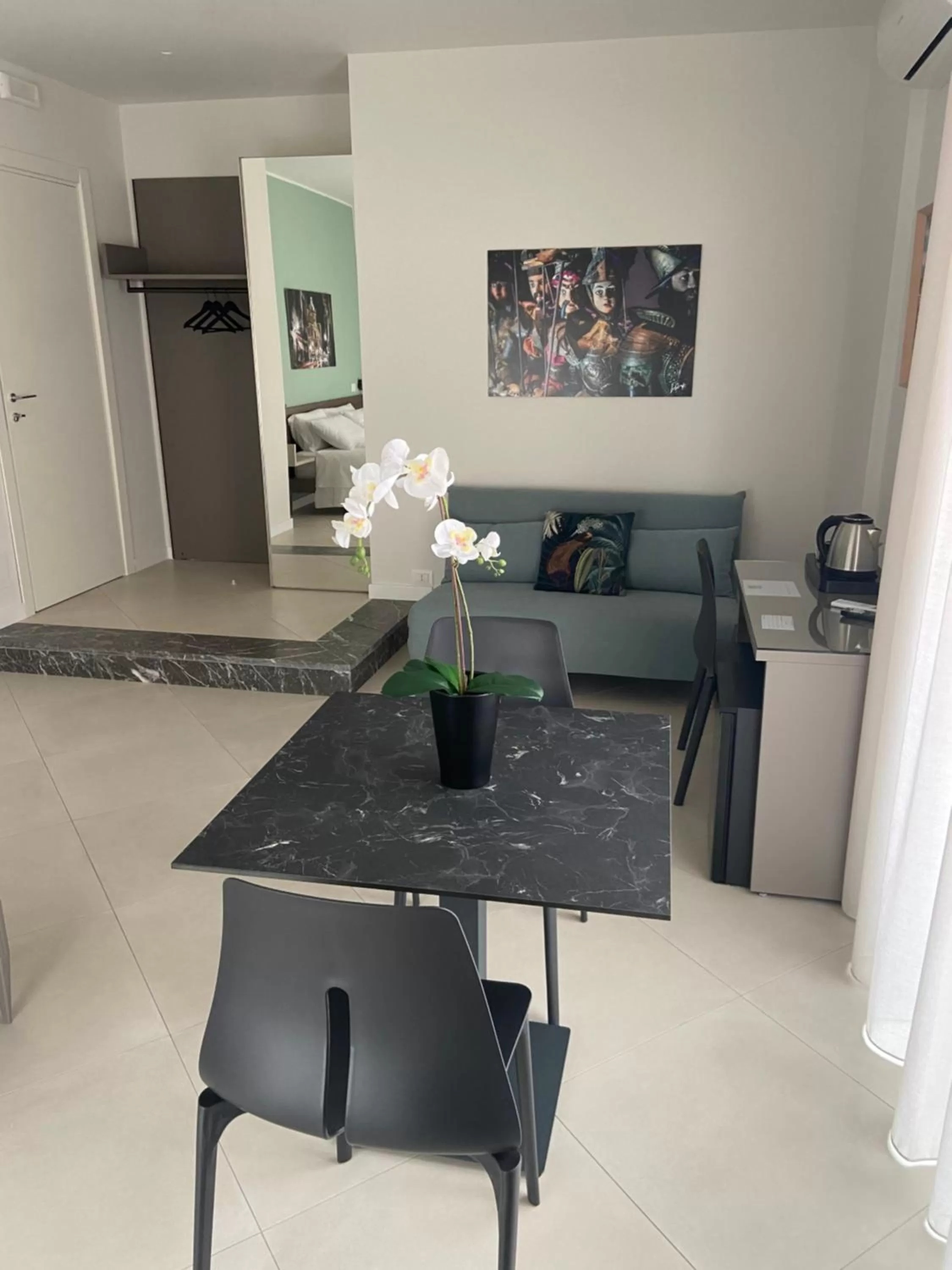 Dining area in Maqueda Suites