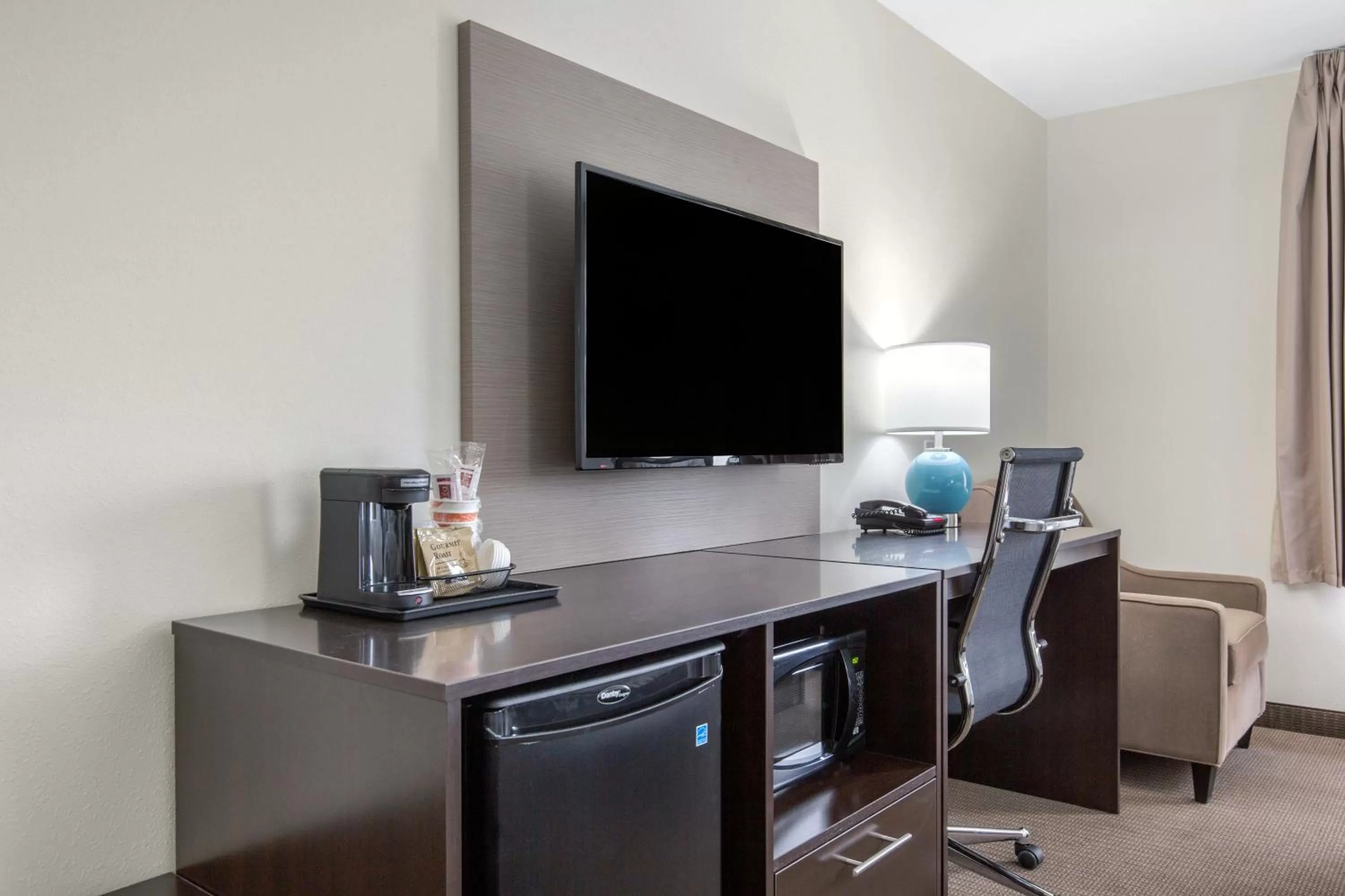 TV and multimedia in Sleep Inn & Suites South Jacksonville