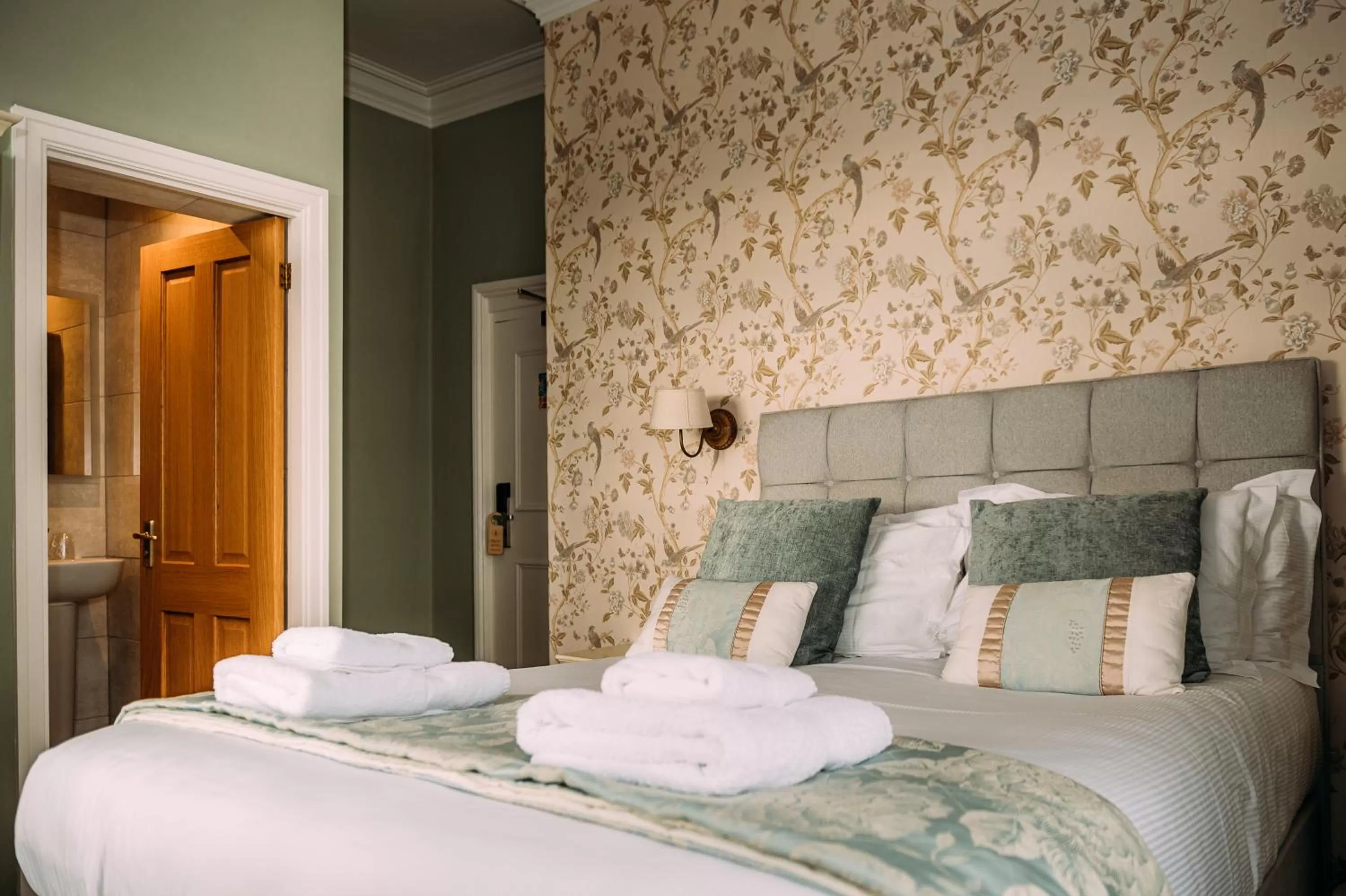 Bed in The Queens Hotel