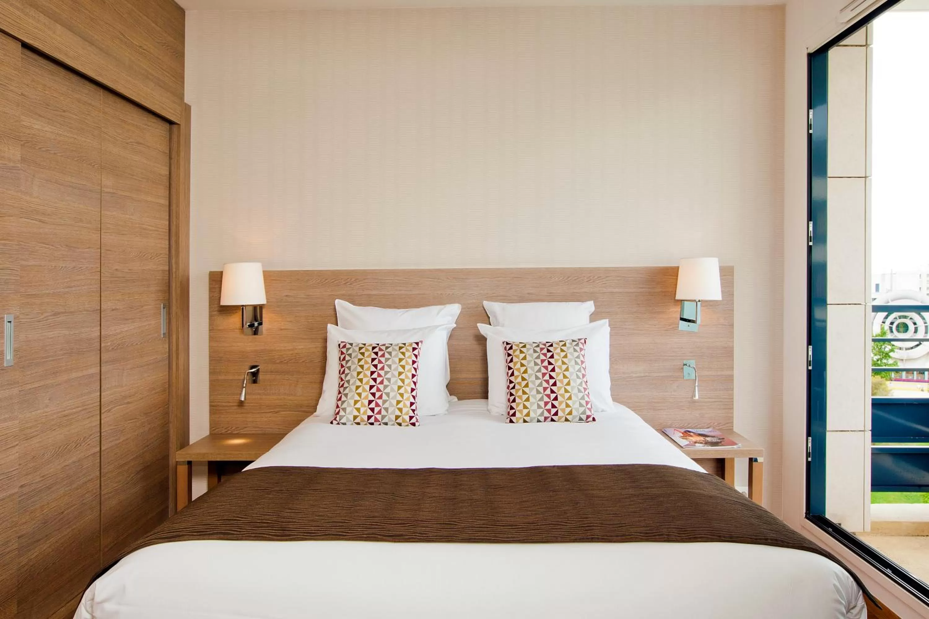 Bedroom, Bed in Residhome Bois Colombes Monceau