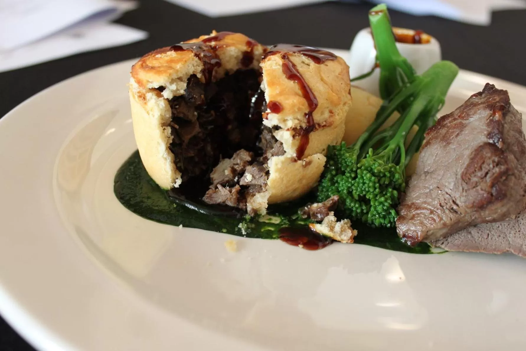 Restaurant/places to eat in Mackays Hotel