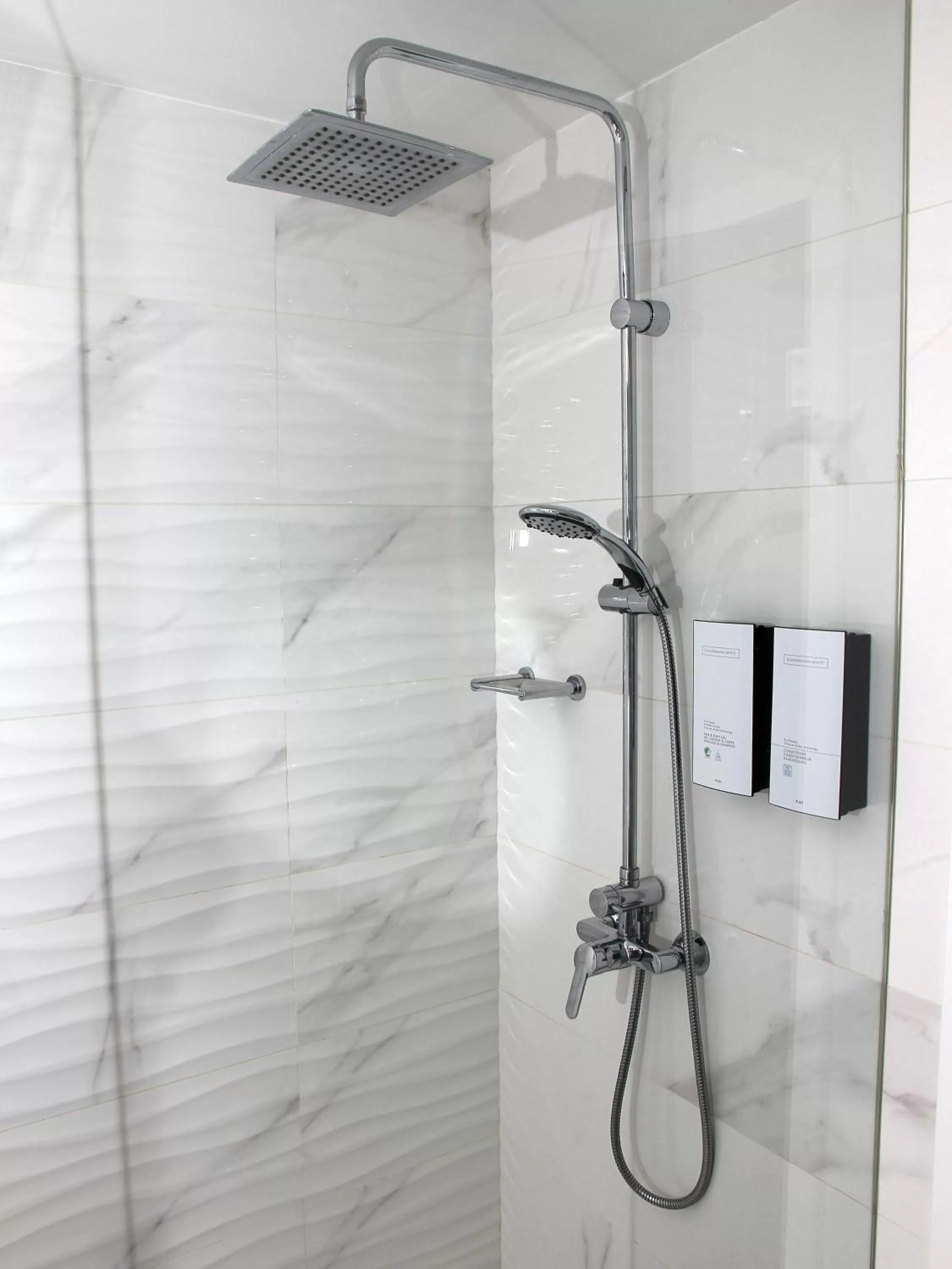 Shower in Agua de Mar Hotel Boutique
