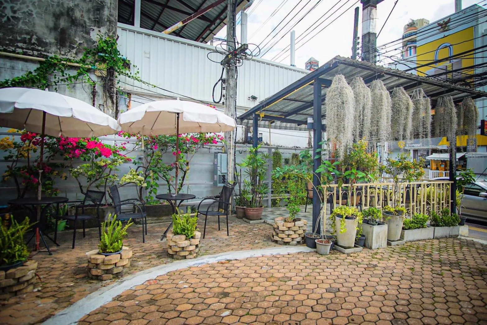 Restaurant/places to eat in Capricorn Village - SHA Extra Plus