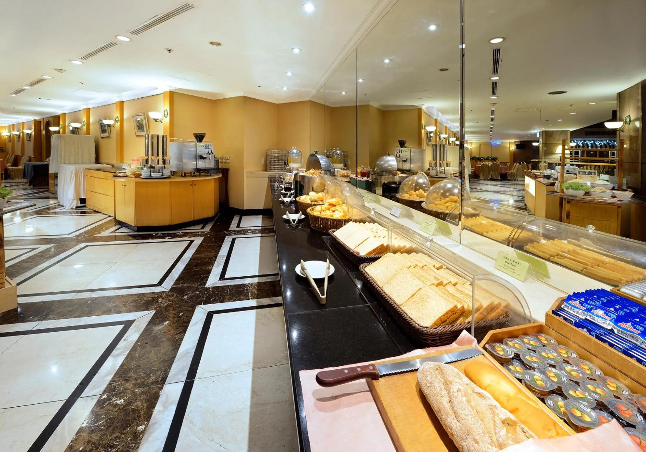 Buffet breakfast in Le Midi Hotel Jungli