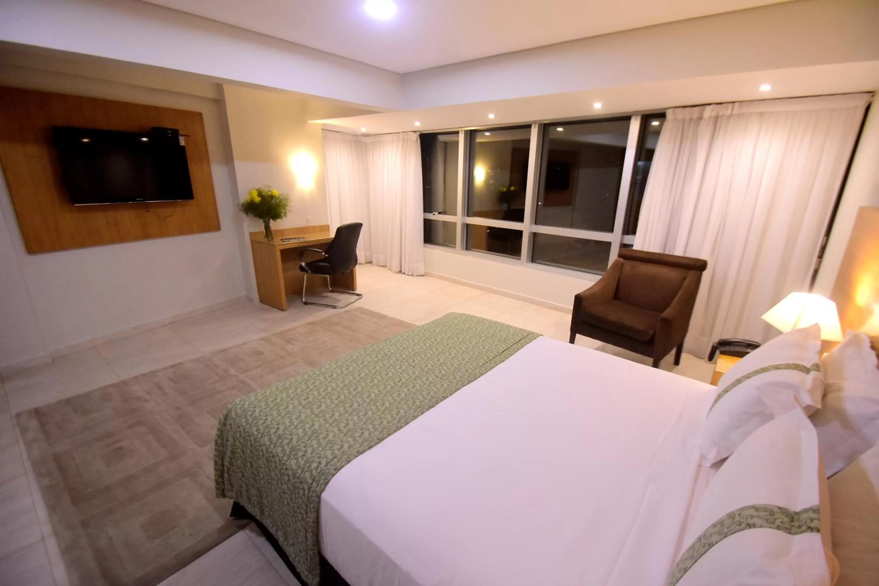 Bed, TV/Entertainment Center in Hotel Le Pelican