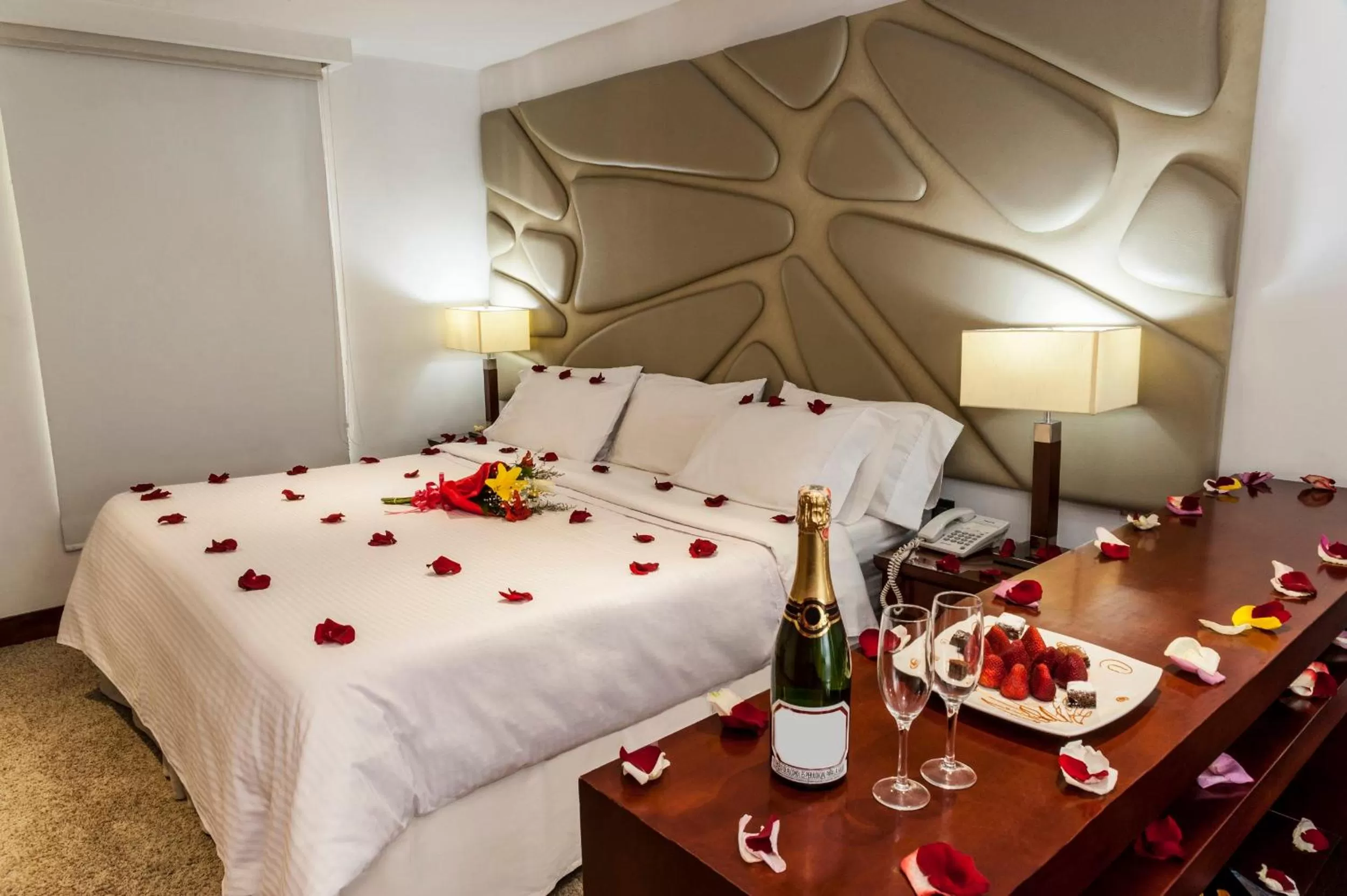 Photo of the whole room, Bed in Hotel Virrey Park