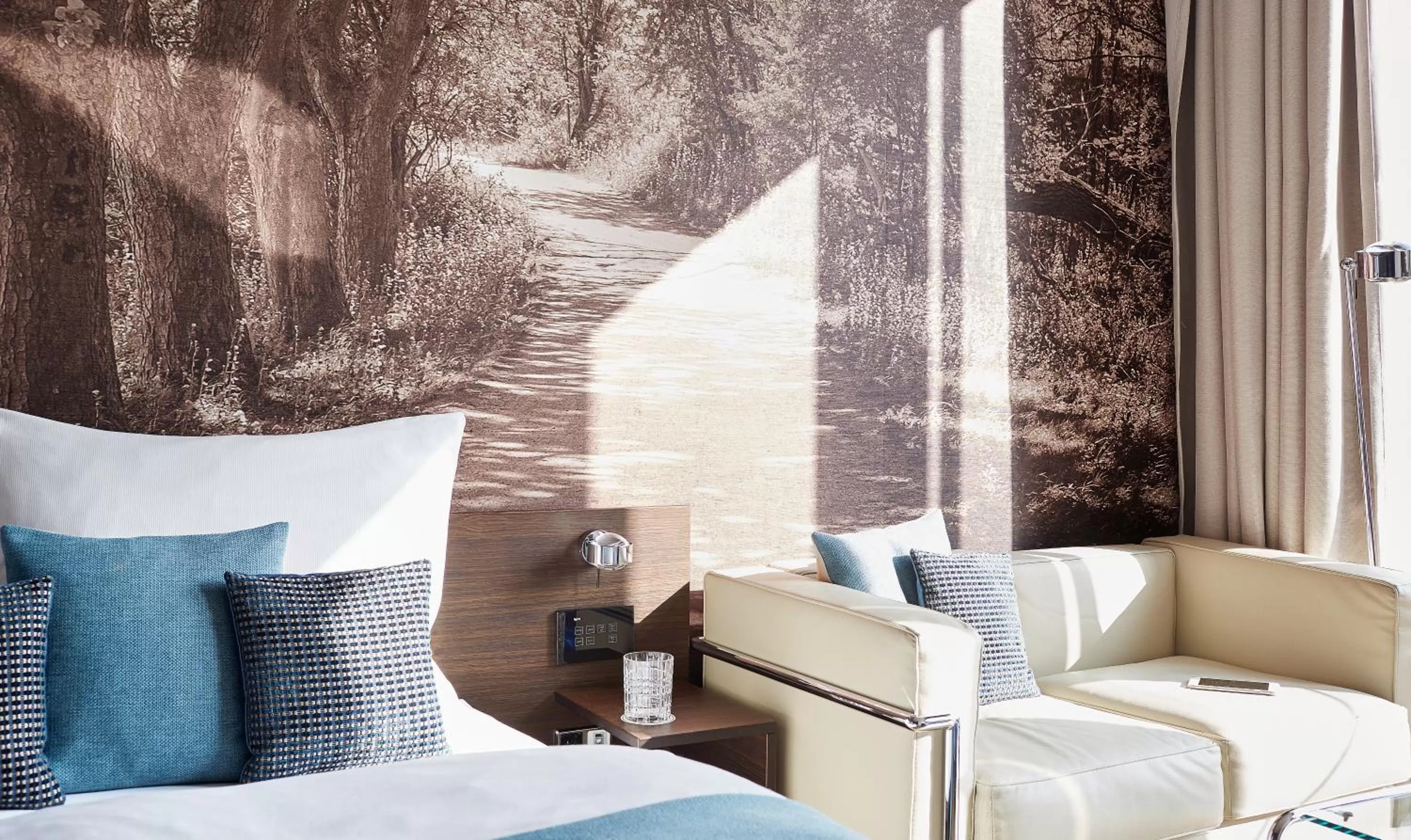 Photo of the whole room, Bed in Living Hotel Das Viktualienmarkt