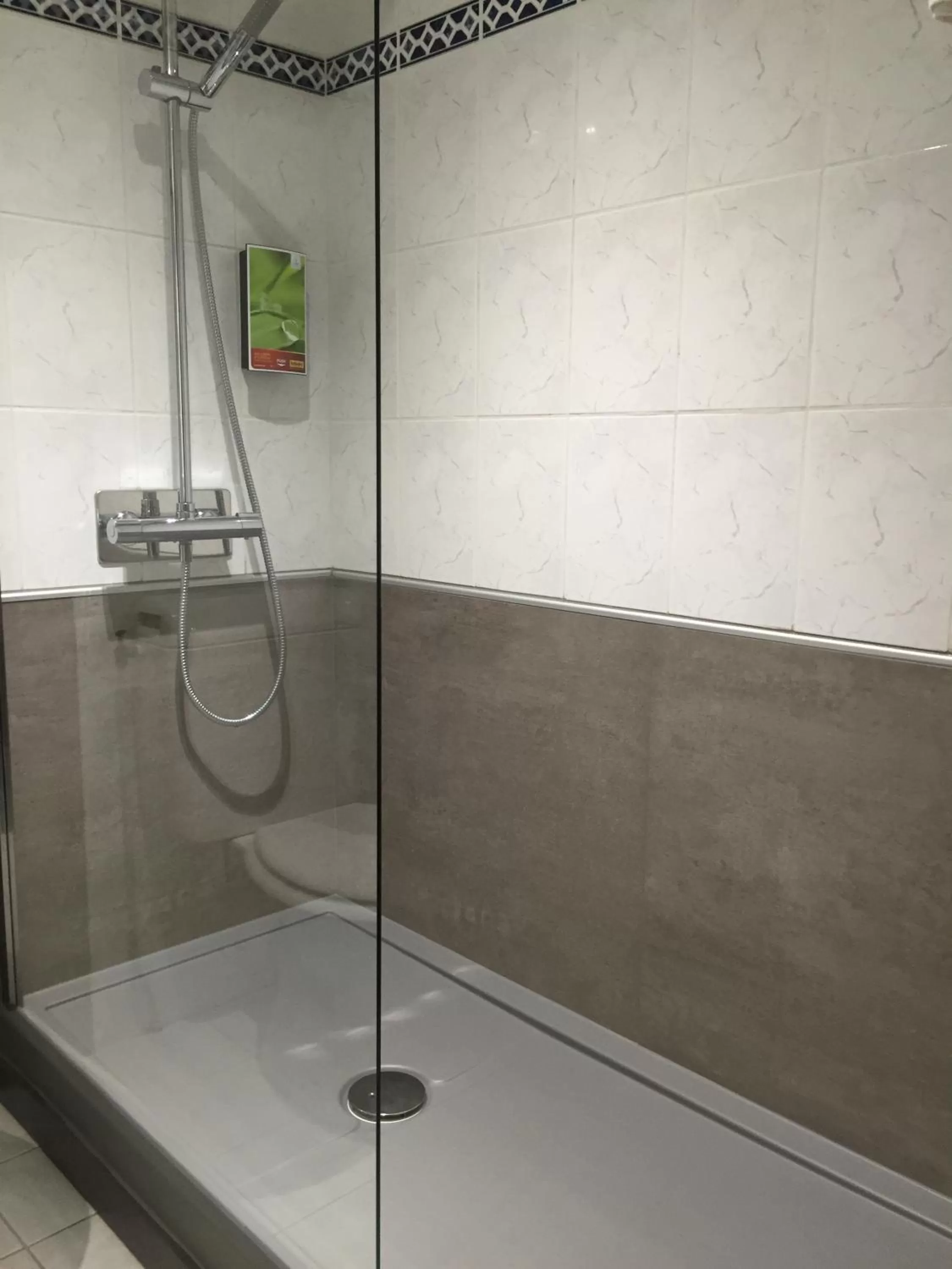 Bathroom in BRIT HOTEL CONFORT NEVERS Centre Gare