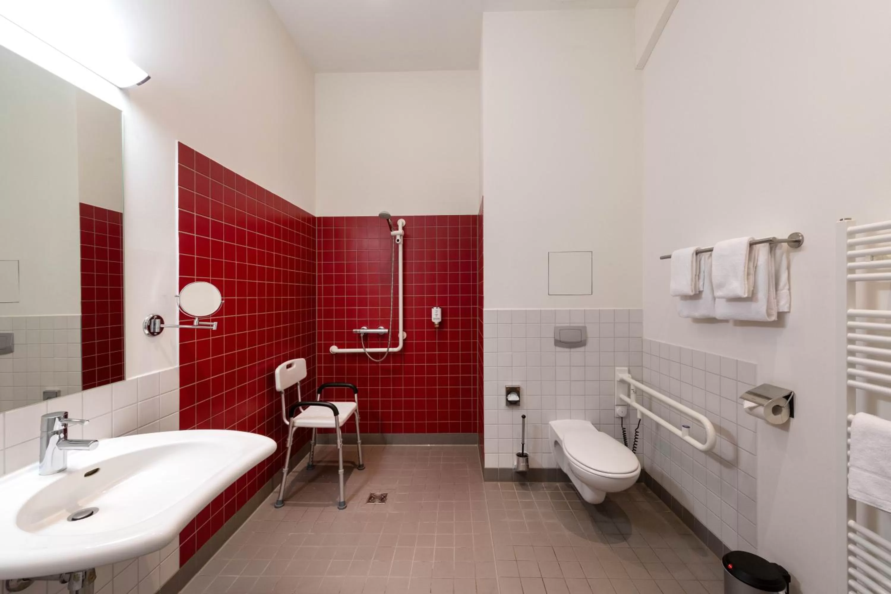 Toilet, Bathroom in Hotel am Großen Waisenhaus