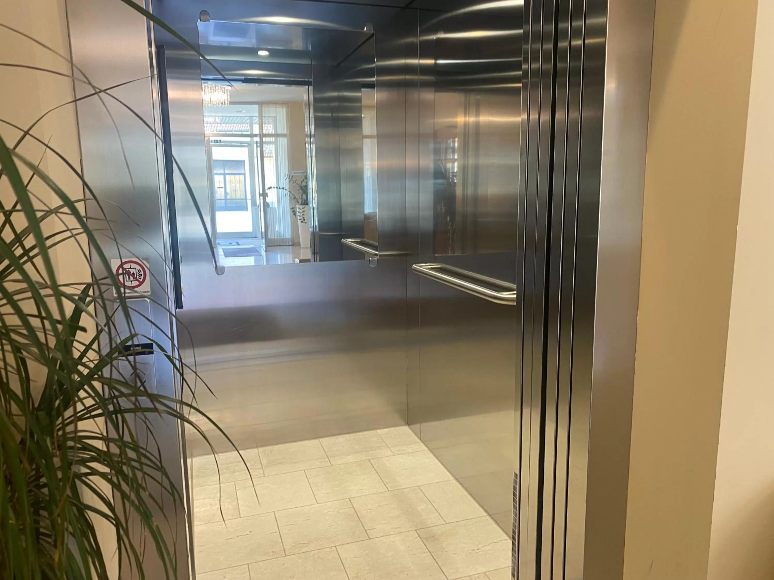 elevator in Hotel Michael