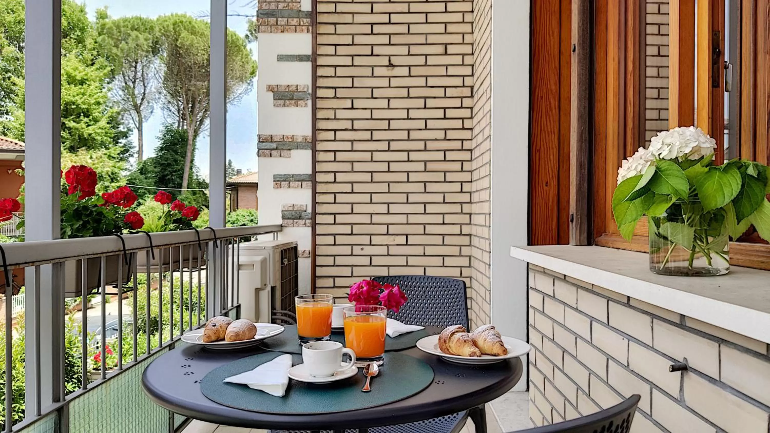 Breakfast in LA DAMA ROOM&BREAKFAST