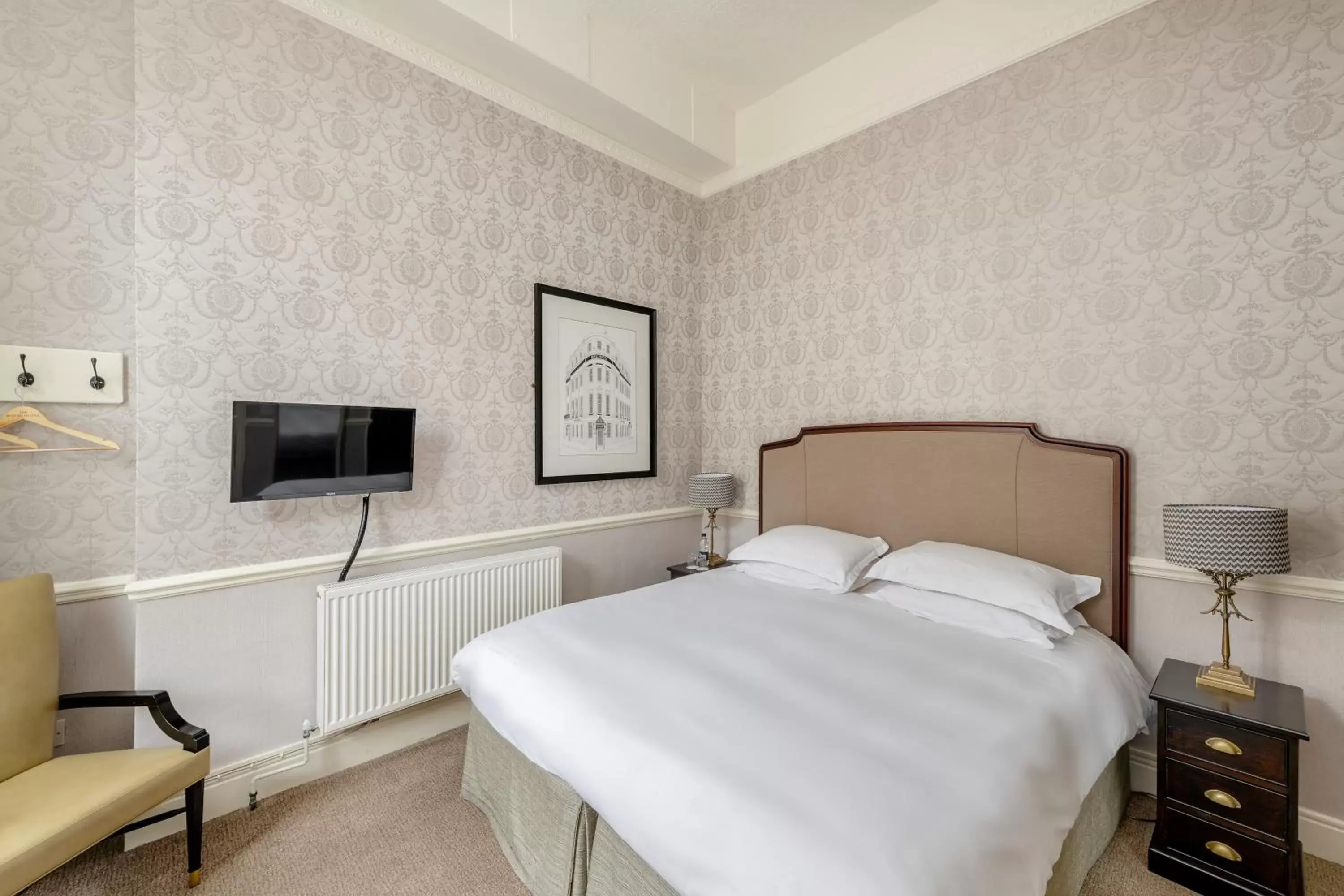 Classic Double Room with Bath in Royal Hotel Classic Double Room with Bath in Royal Hotel