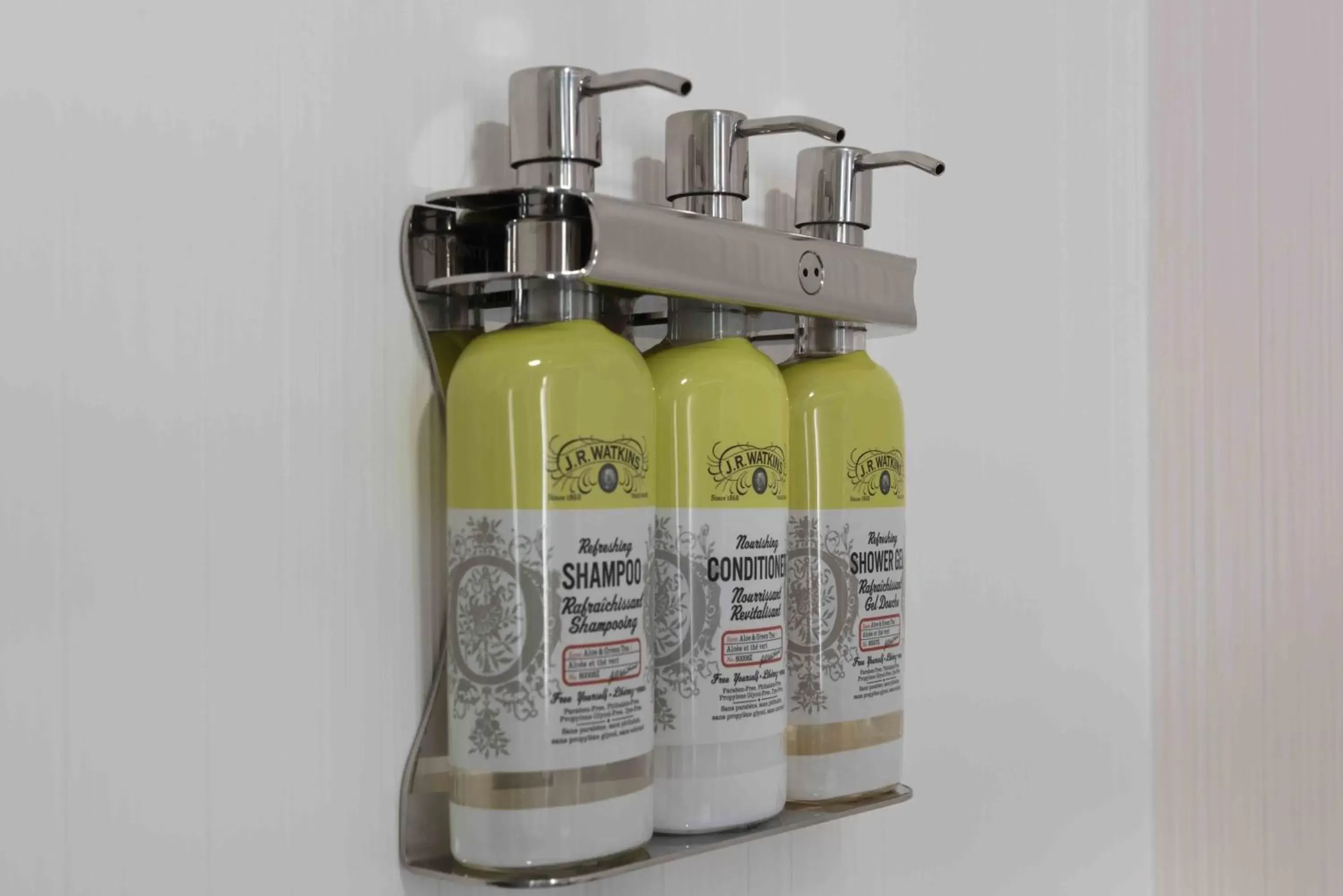 Twin Room - Mobility Access/Hearing Accessible in Holiday Inn Express - Boston Logan Airport - Revere by IHG Twin Room - Mobility Access/Hearing Accessible in Holiday Inn Express - Boston Logan Airport - Revere by IHG