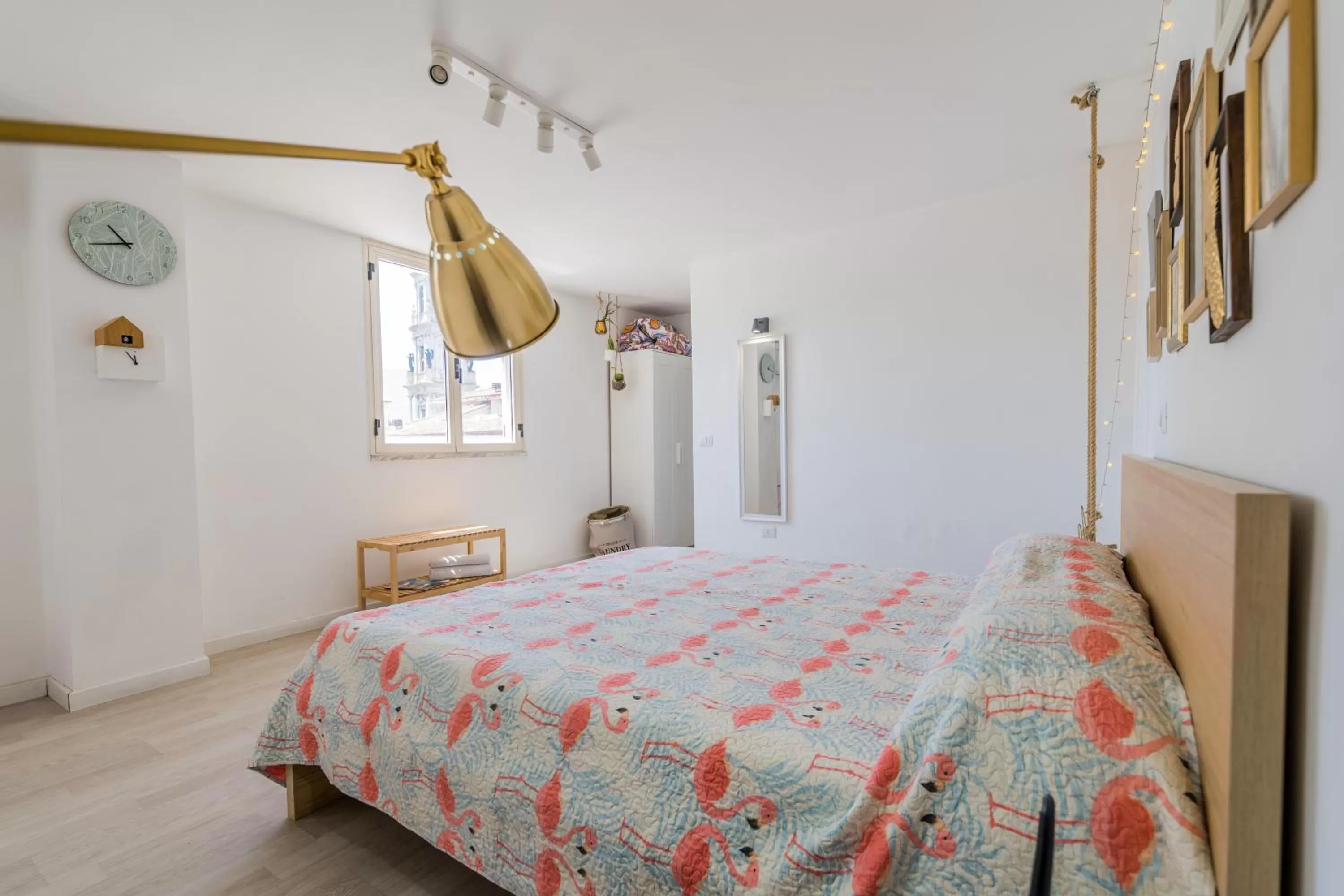 Photo of the whole room, Bed in Flamingo B&B