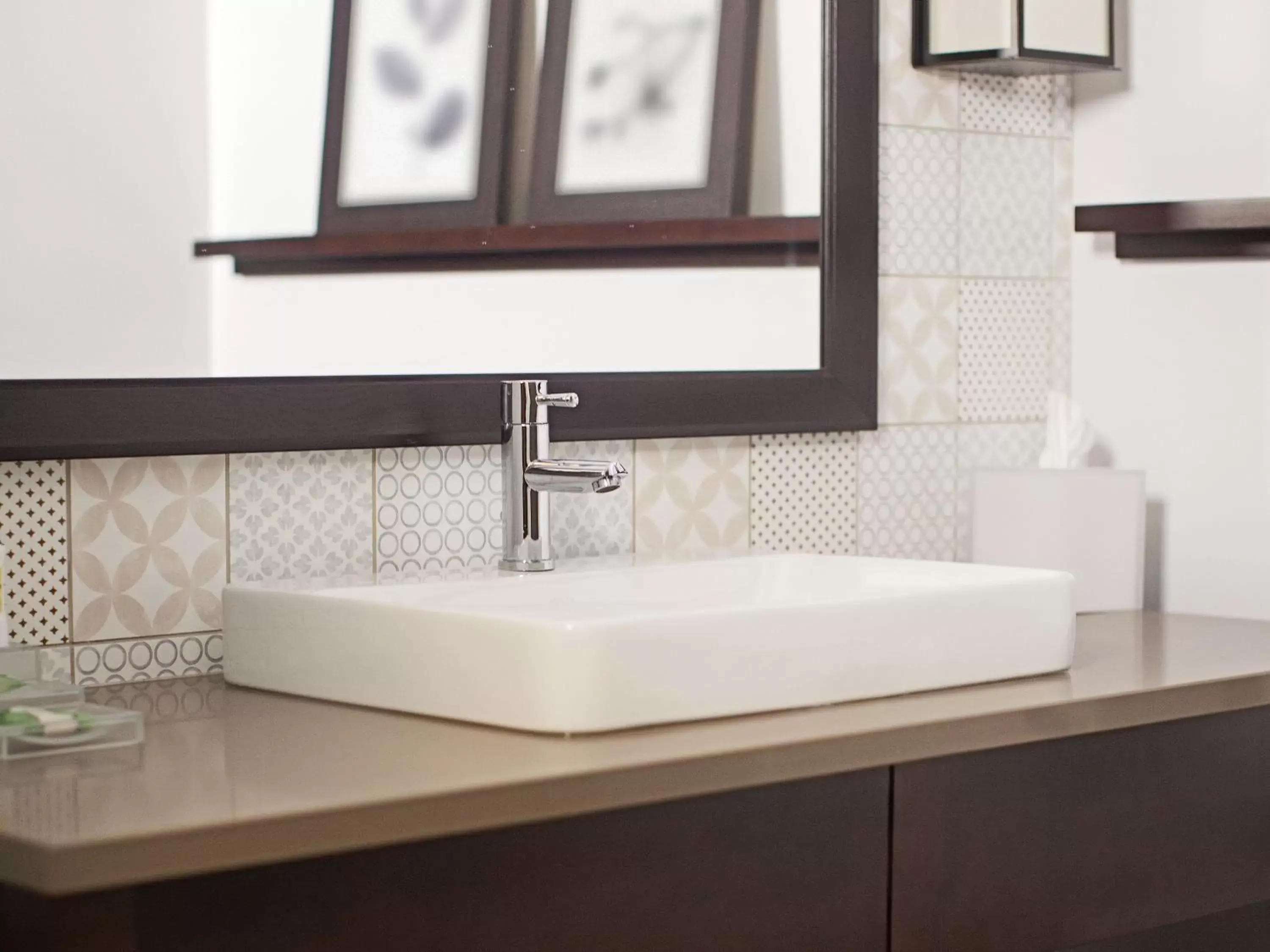 Queen Room with Two Queen Beds in Country Inn & Suites by Radisson, Buffalo, MN Queen Room with Two Queen Beds in Country Inn & Suites by Radisson, Buffalo, MN