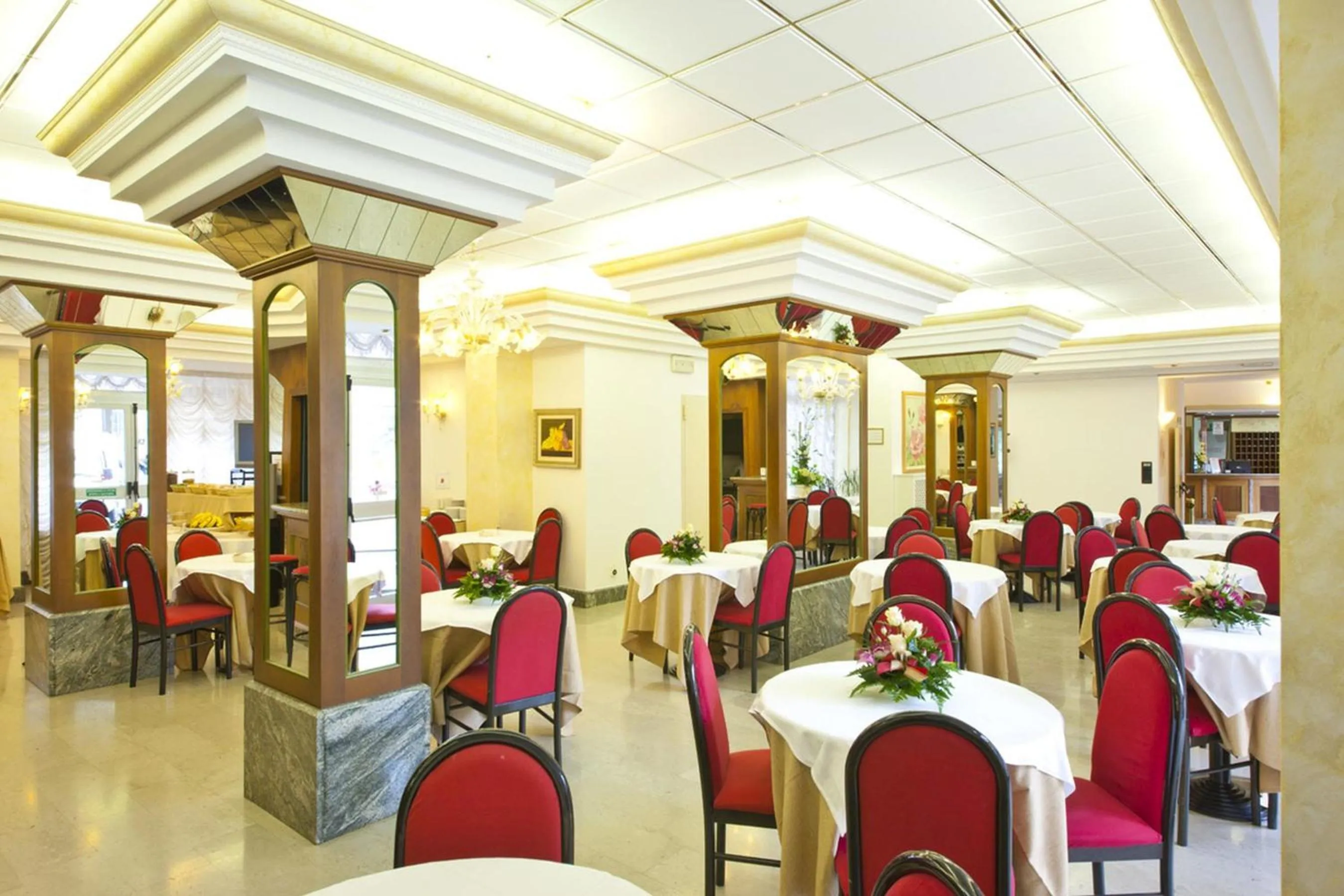 Restaurant/places to eat in Hotel Excelsior