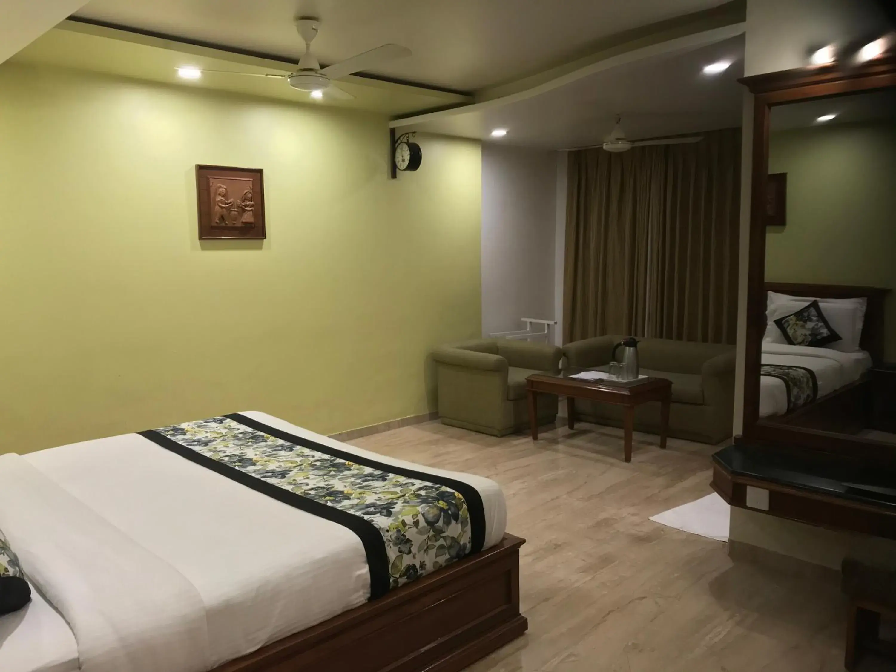 Bedroom in Hotel Silver Oak Bedroom in Hotel Silver Oak