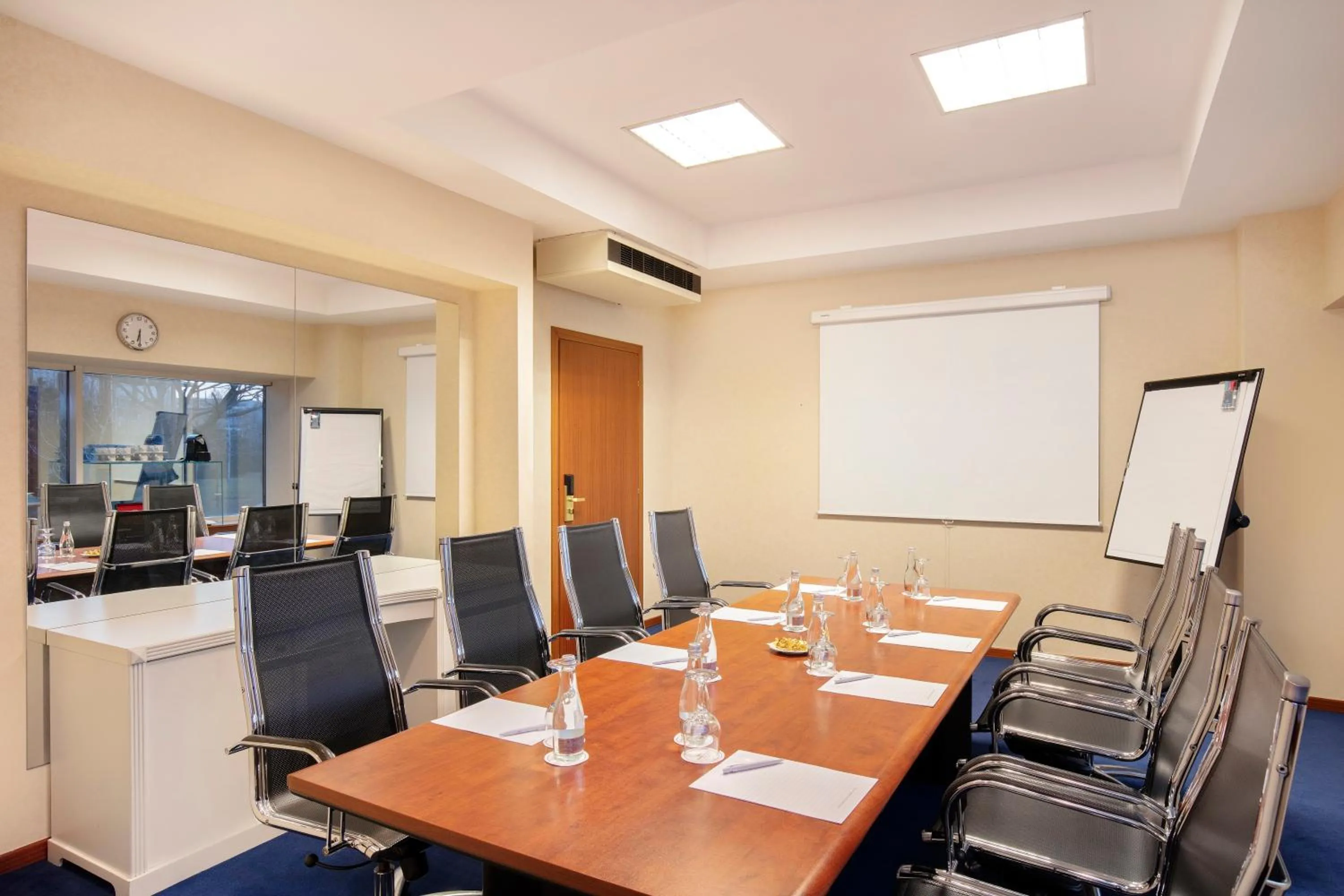 Business facilities in Crowne Plaza Bucharest by IHG
