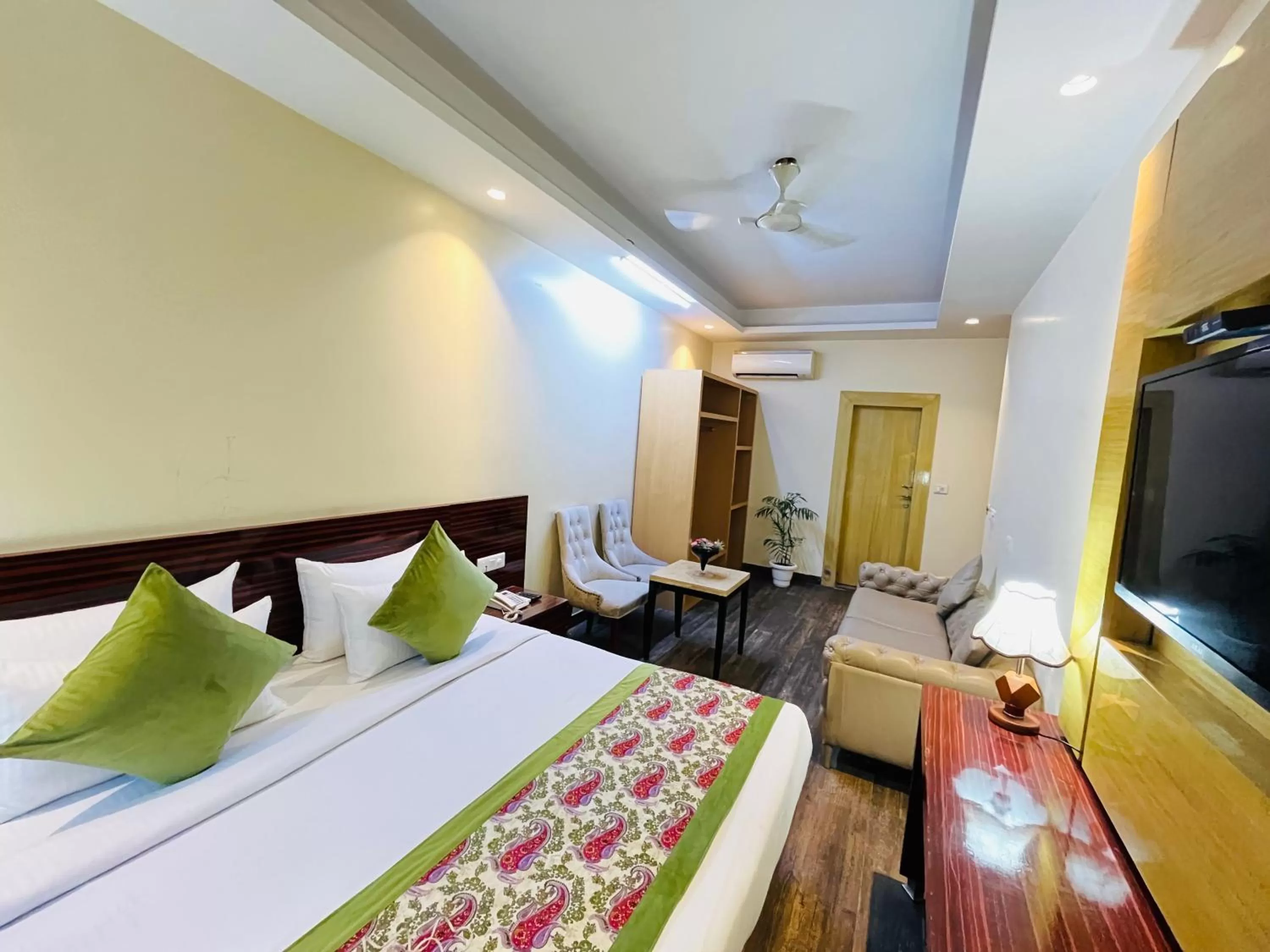 Bed in Hotel Banz near Delhi Airport