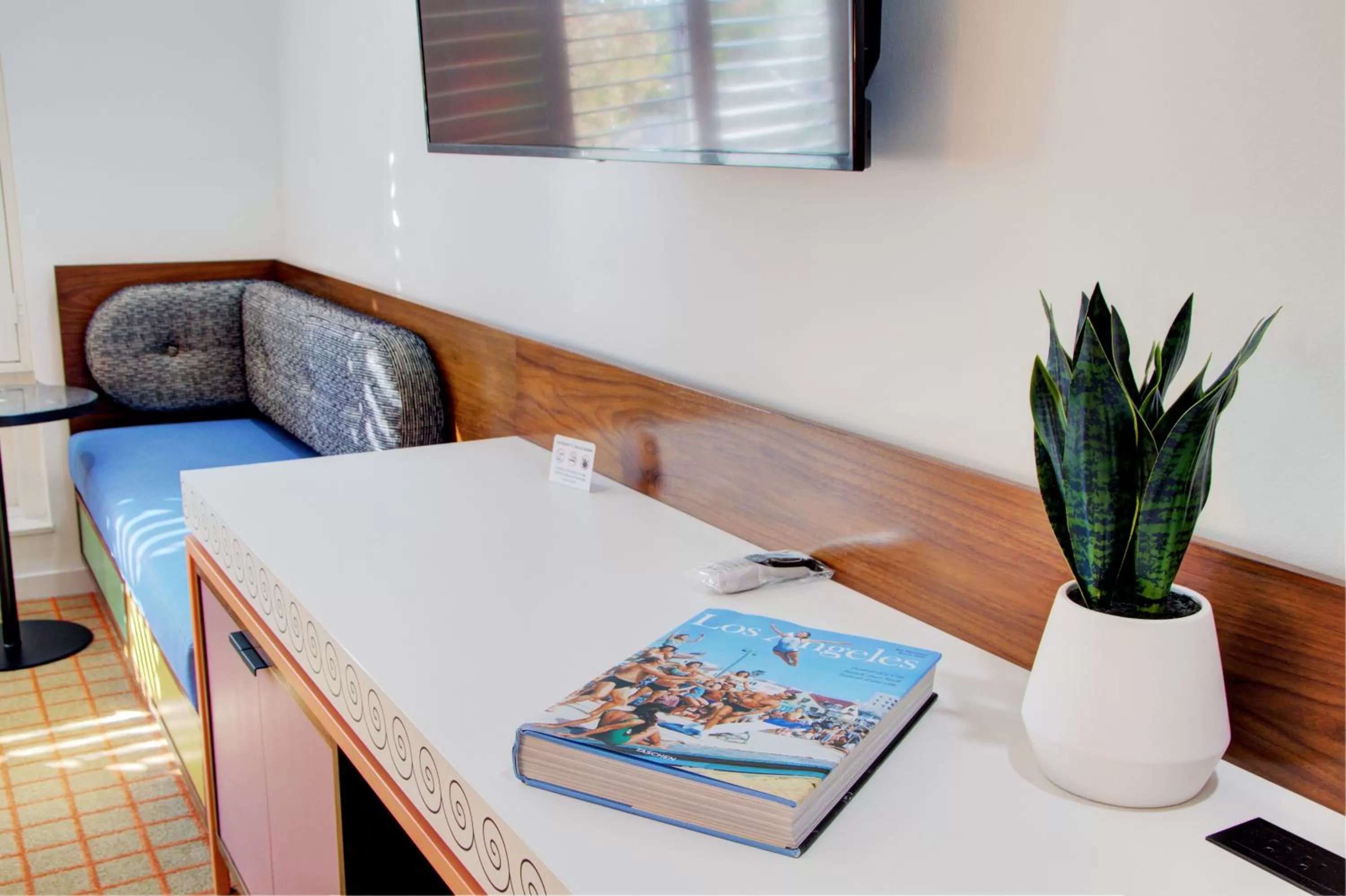 Living room in The Hollywood Franklin Hotel near Universal Studios