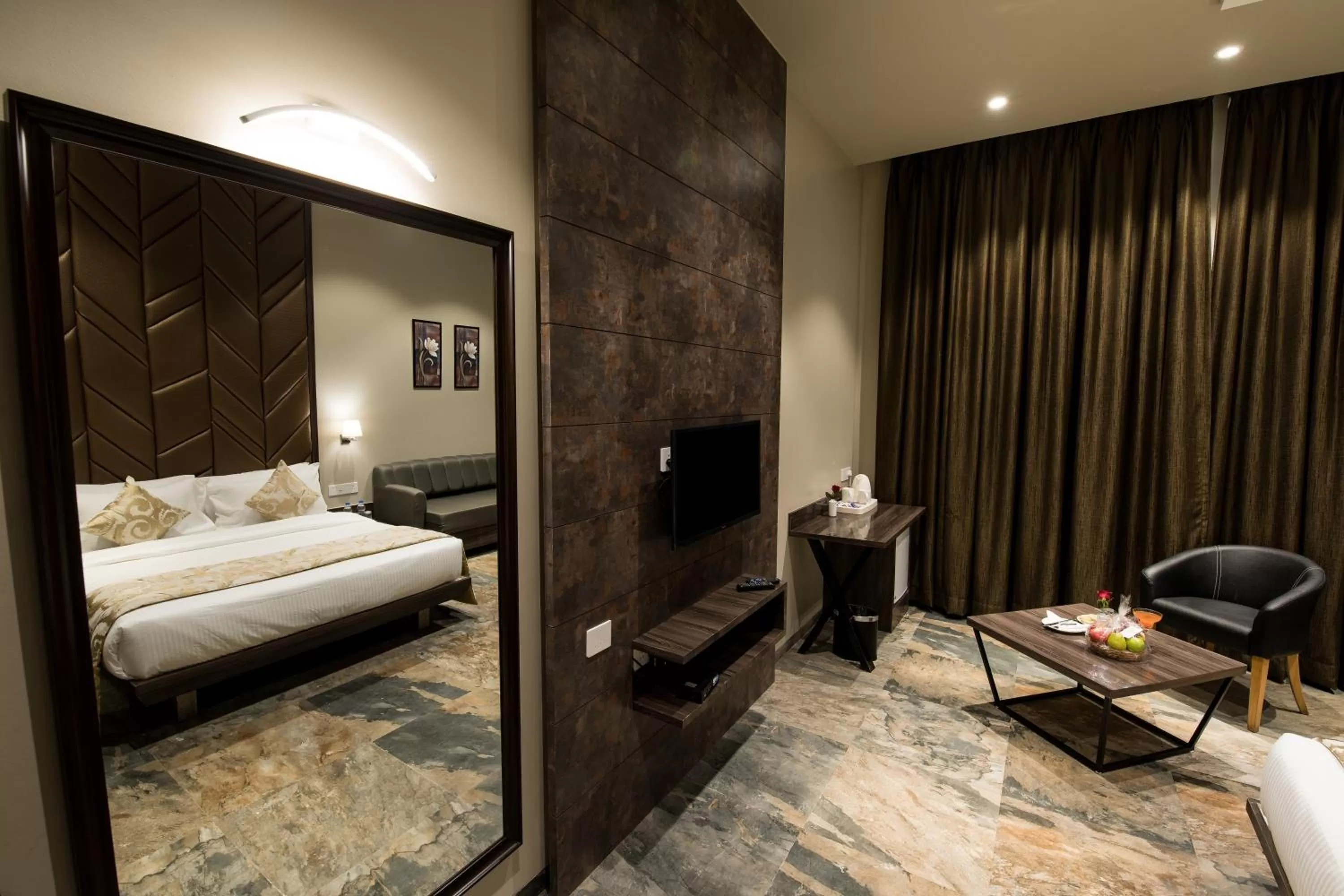 Photo of the whole room in Hotel Aurus