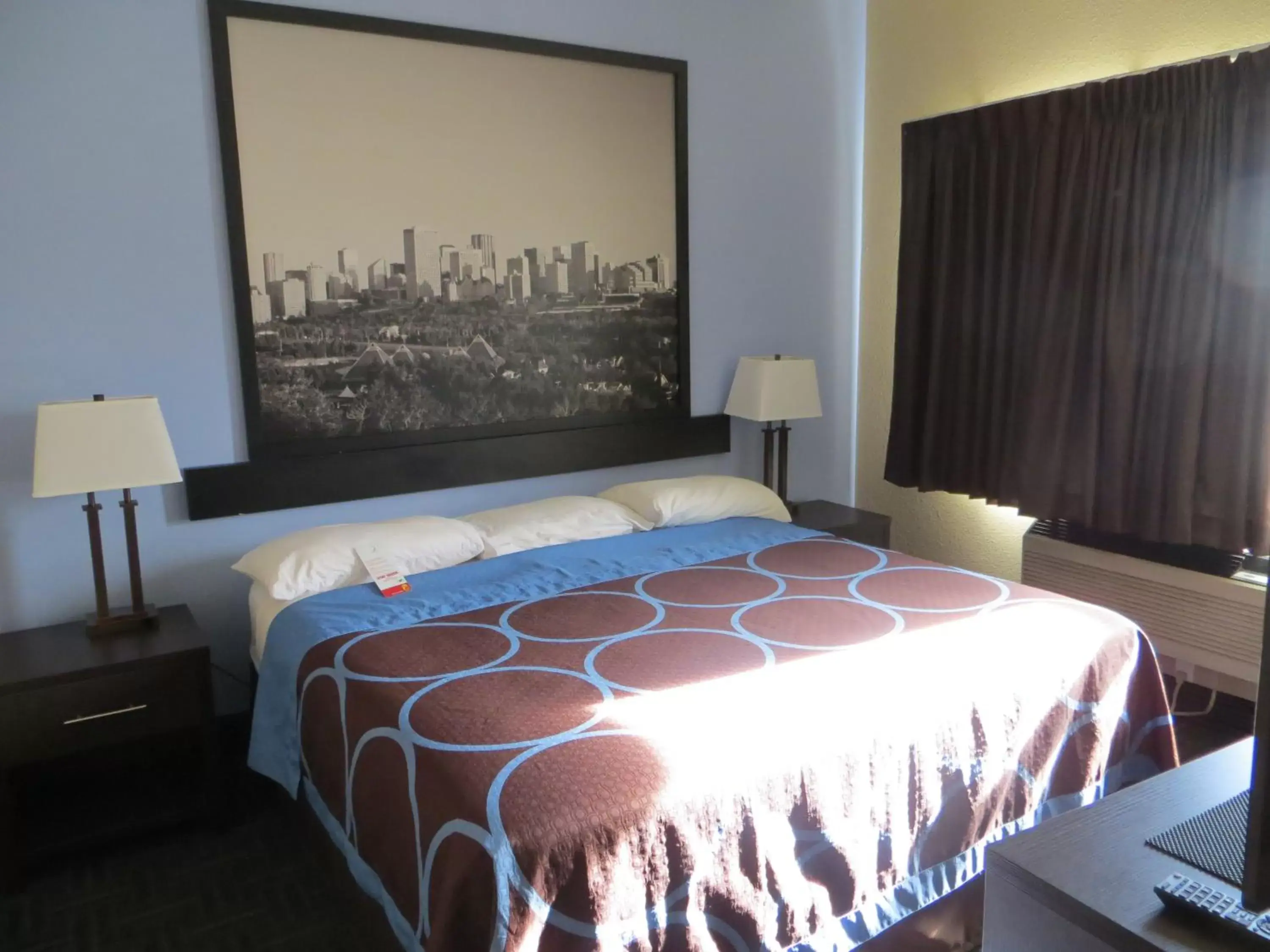 Deluxe King Studio Suite - Non-Smoking in Super 8 by Wyndham Edmonton/West Deluxe King Studio Suite - Non-Smoking in Super 8 by Wyndham Edmonton/West