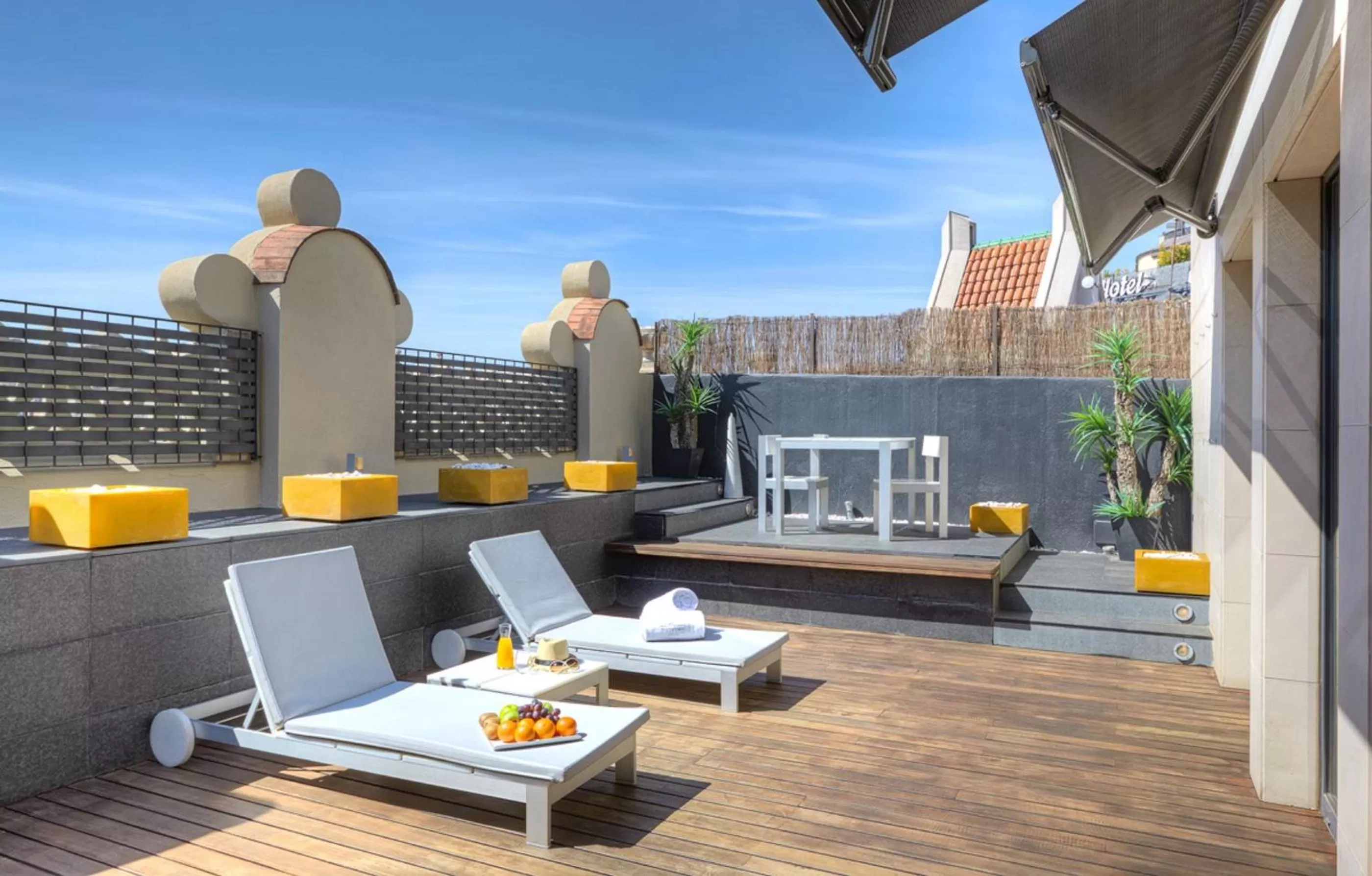 Day in Sixtytwo Hotel