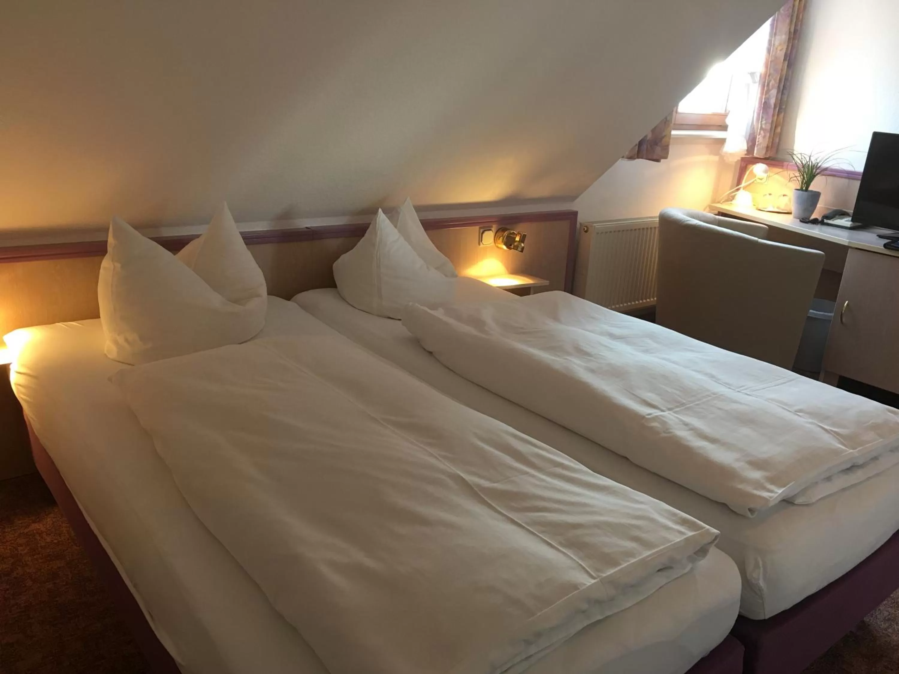 Photo of the whole room, Bed in Hotel & Restaurant Park Cafe ISA