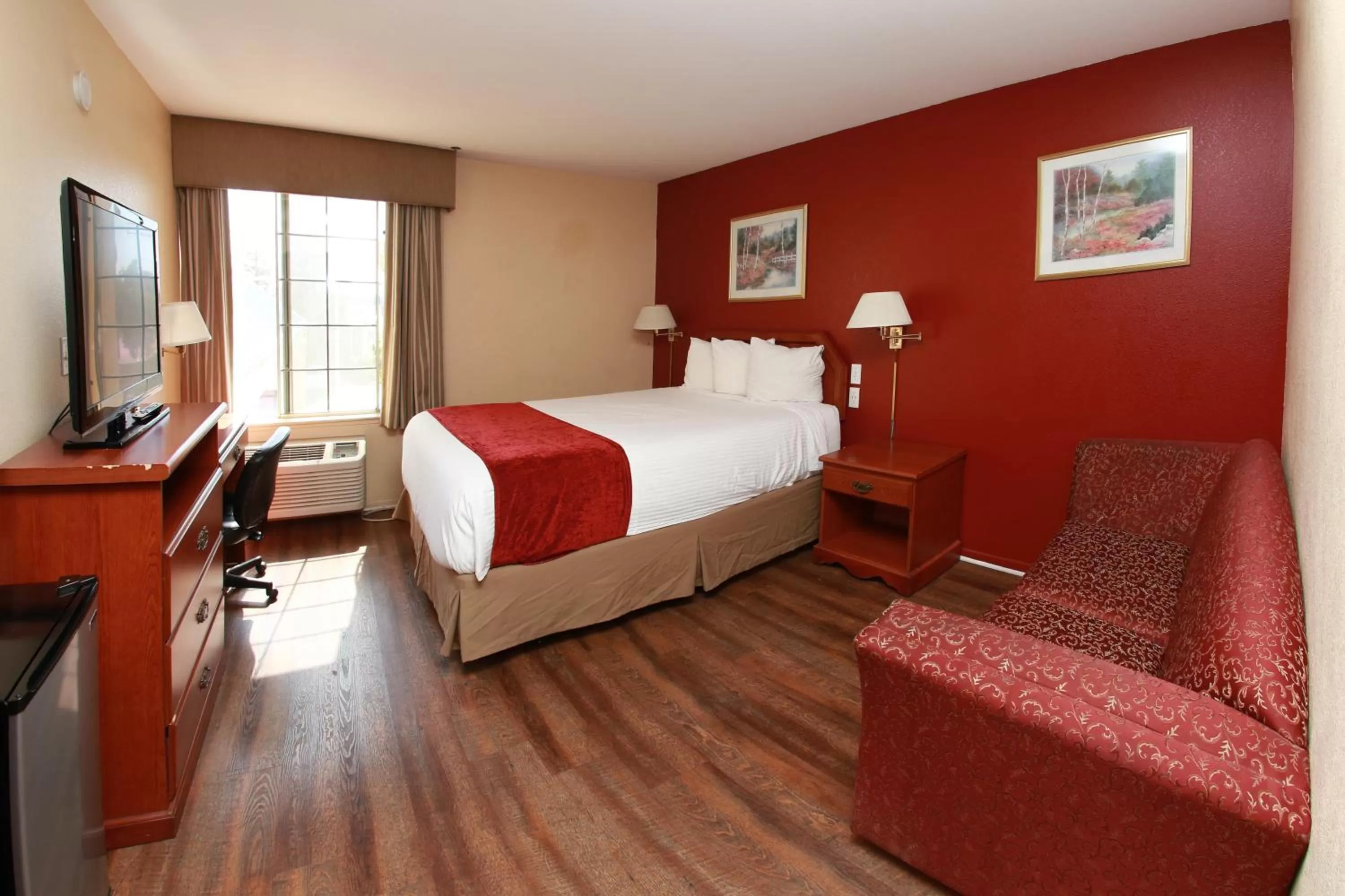 Bed in Ramada by Wyndham Fresno Northwest