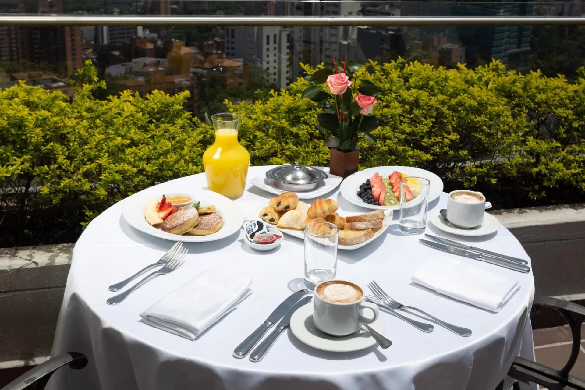Buffet breakfast in Hotel San Fernando Plaza