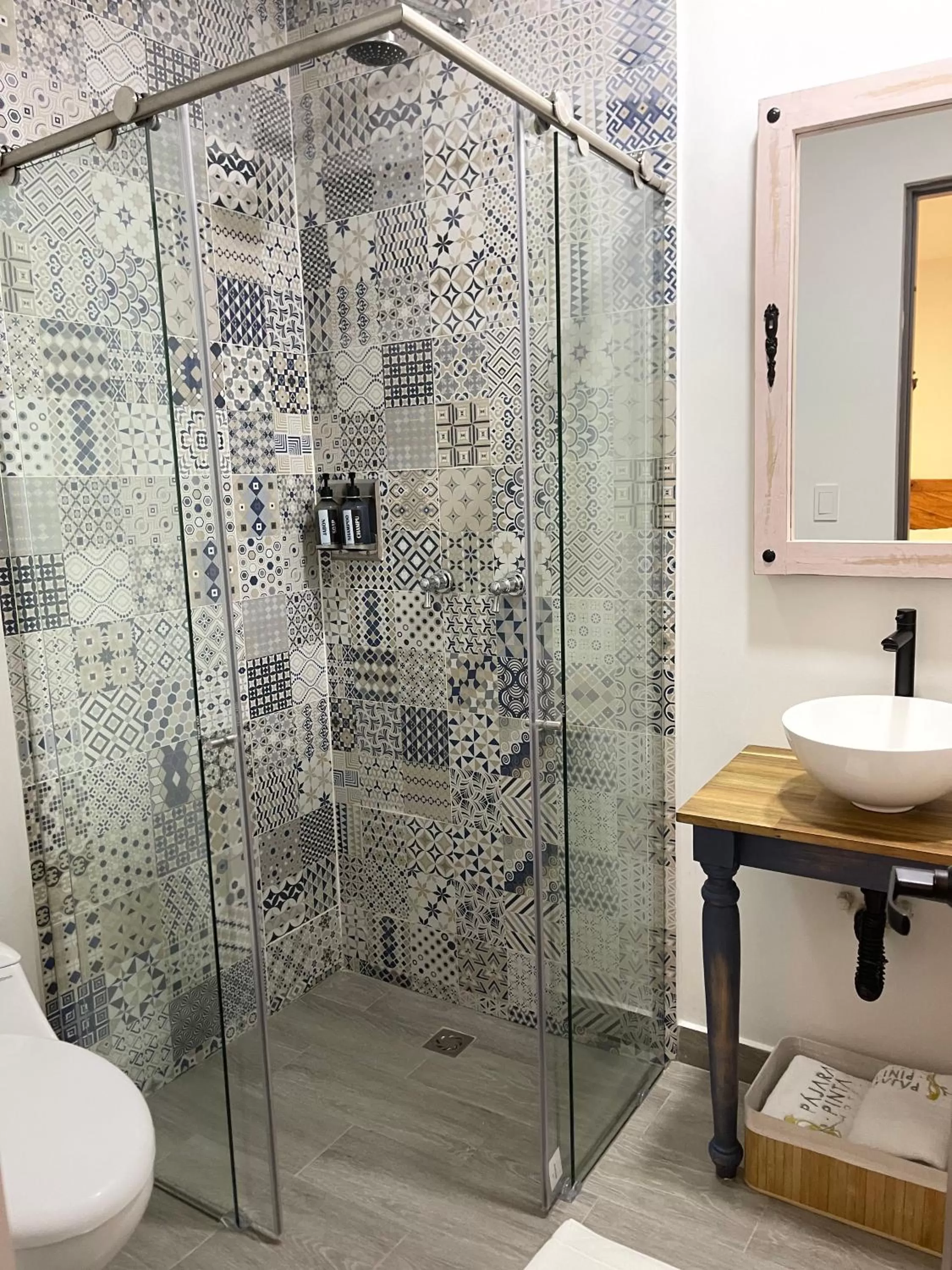 Restaurant/places to eat, Bathroom in Hotel Pajara Pinta