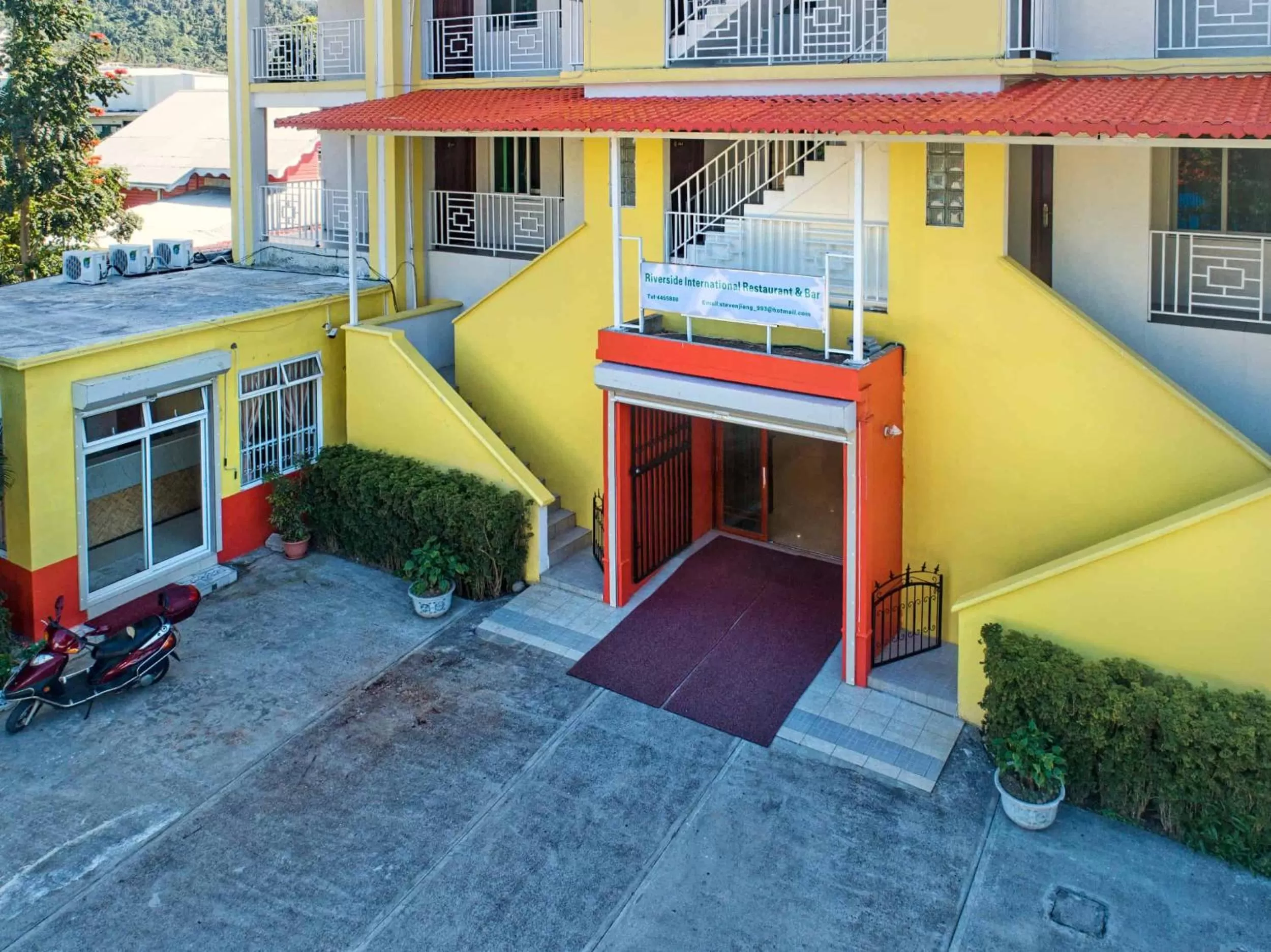 Facade/entrance, Property Building in Riverside Hotel