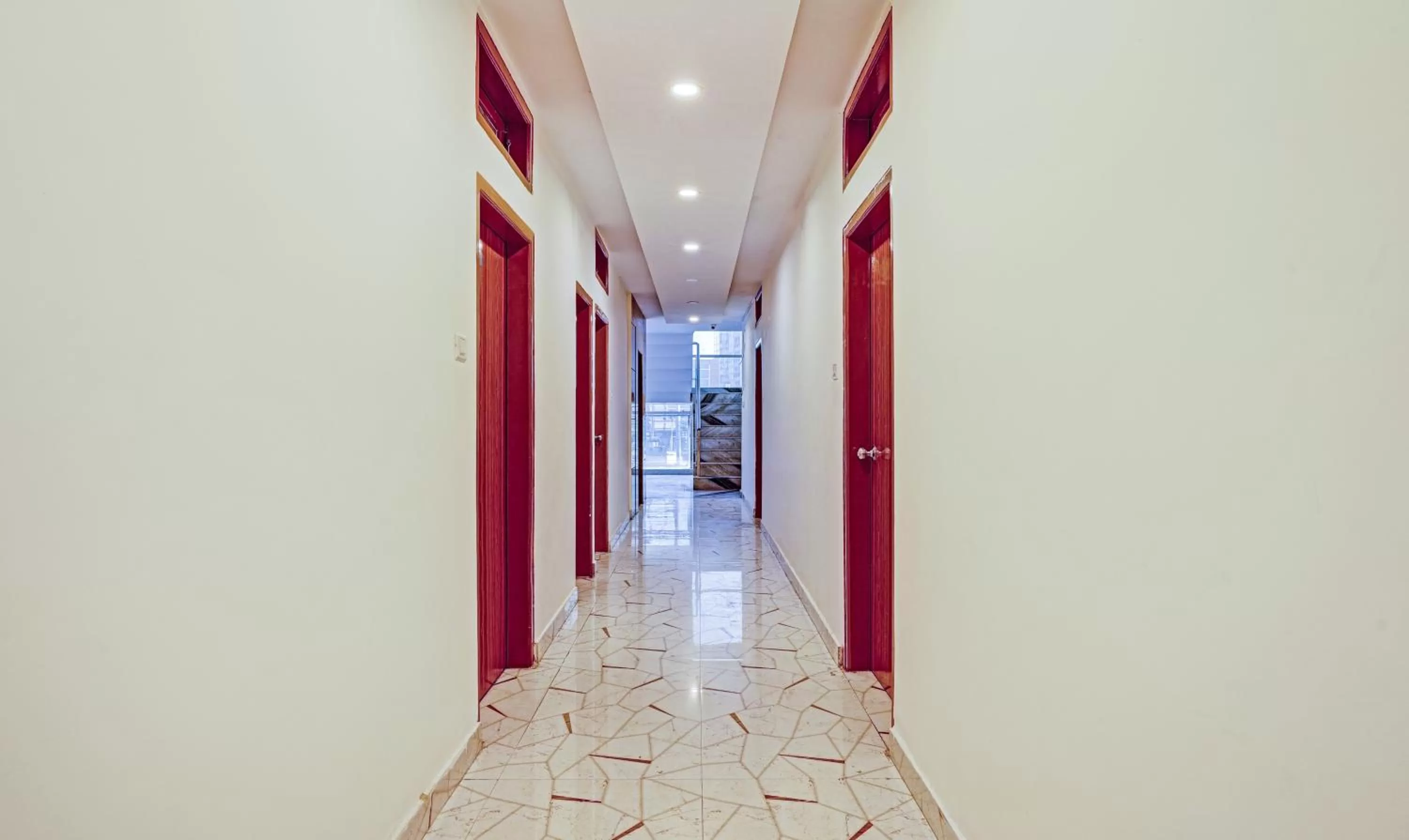 Treebo Trend Silver Stallion