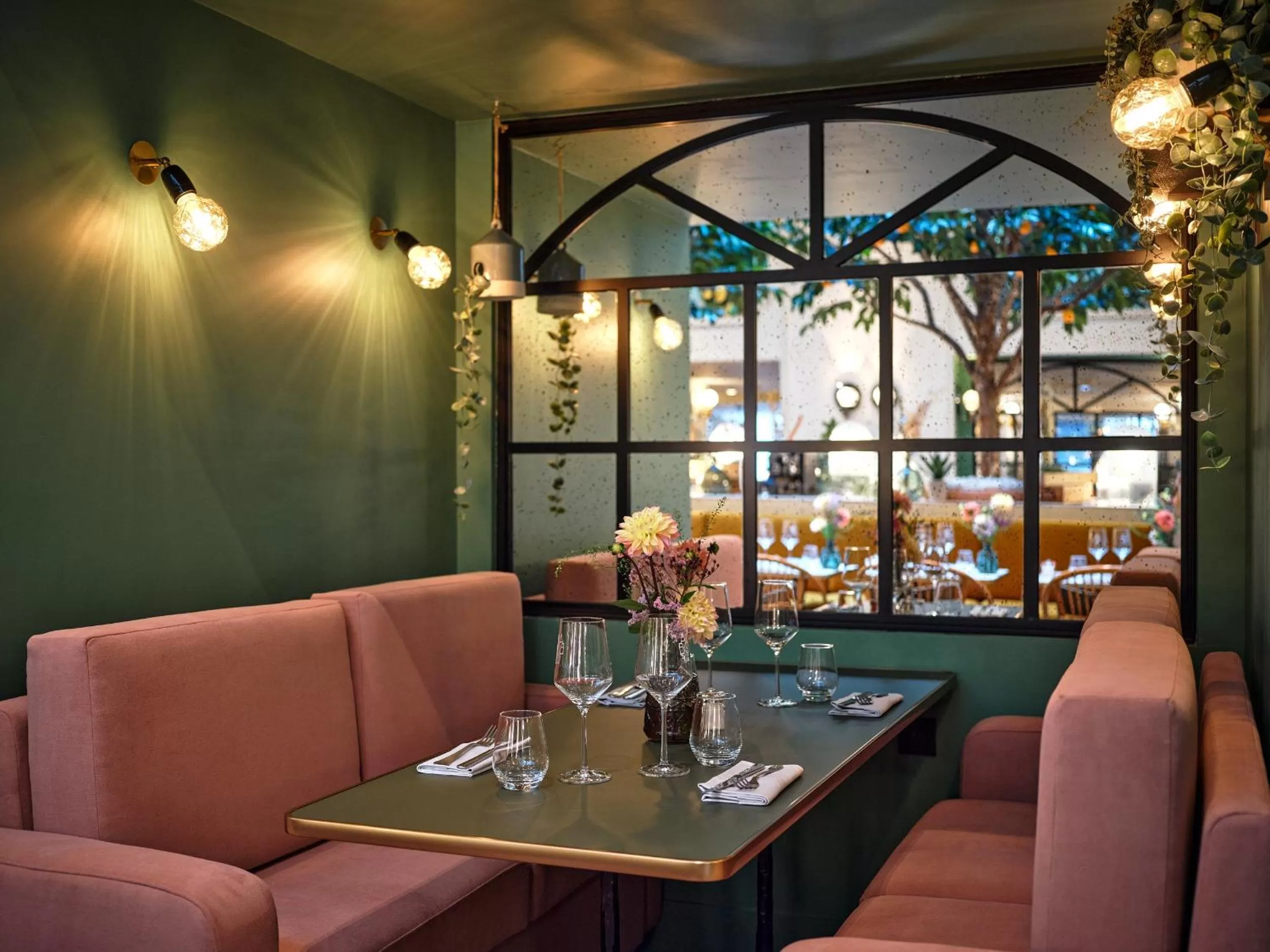 Restaurant/places to eat in Royal Madeleine Hotel & Spa