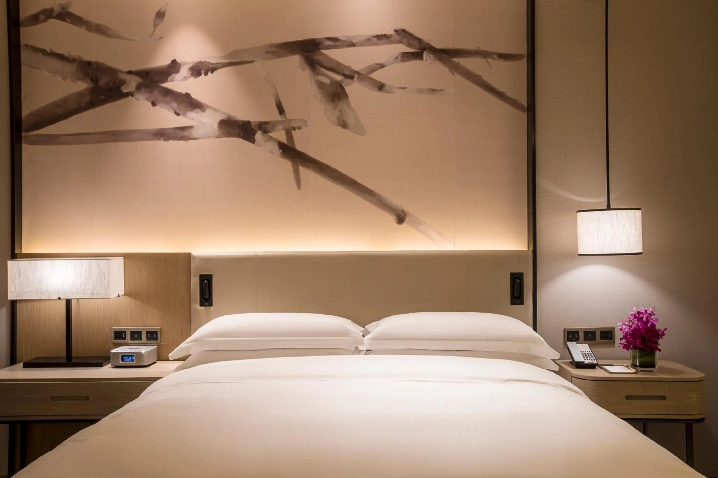 Bedroom, Bed in DoubleTree by Hilton Hotel Shenzhen Longhua