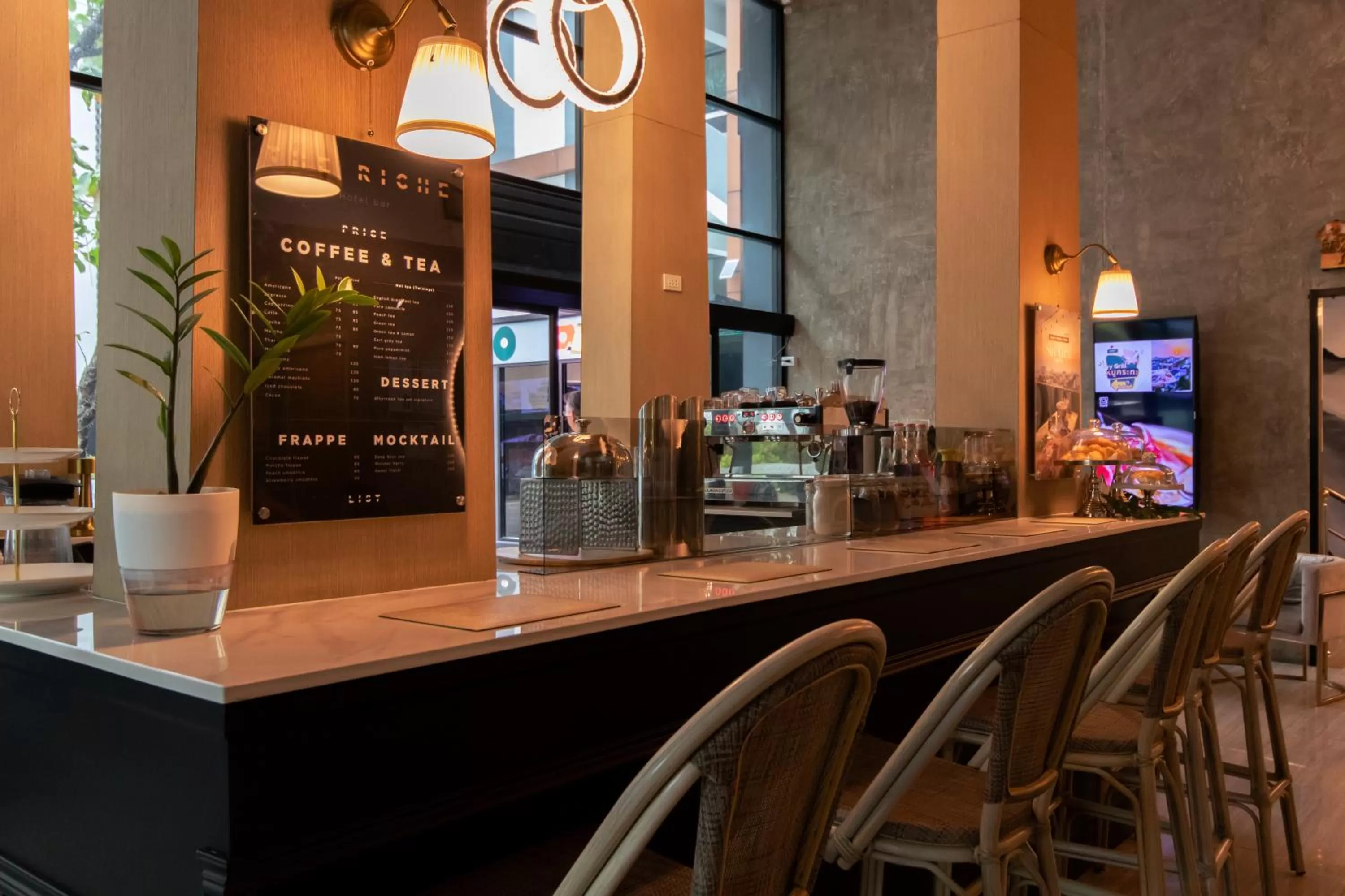 oven in The Riche Boutique Hotel Don Mueang Airport