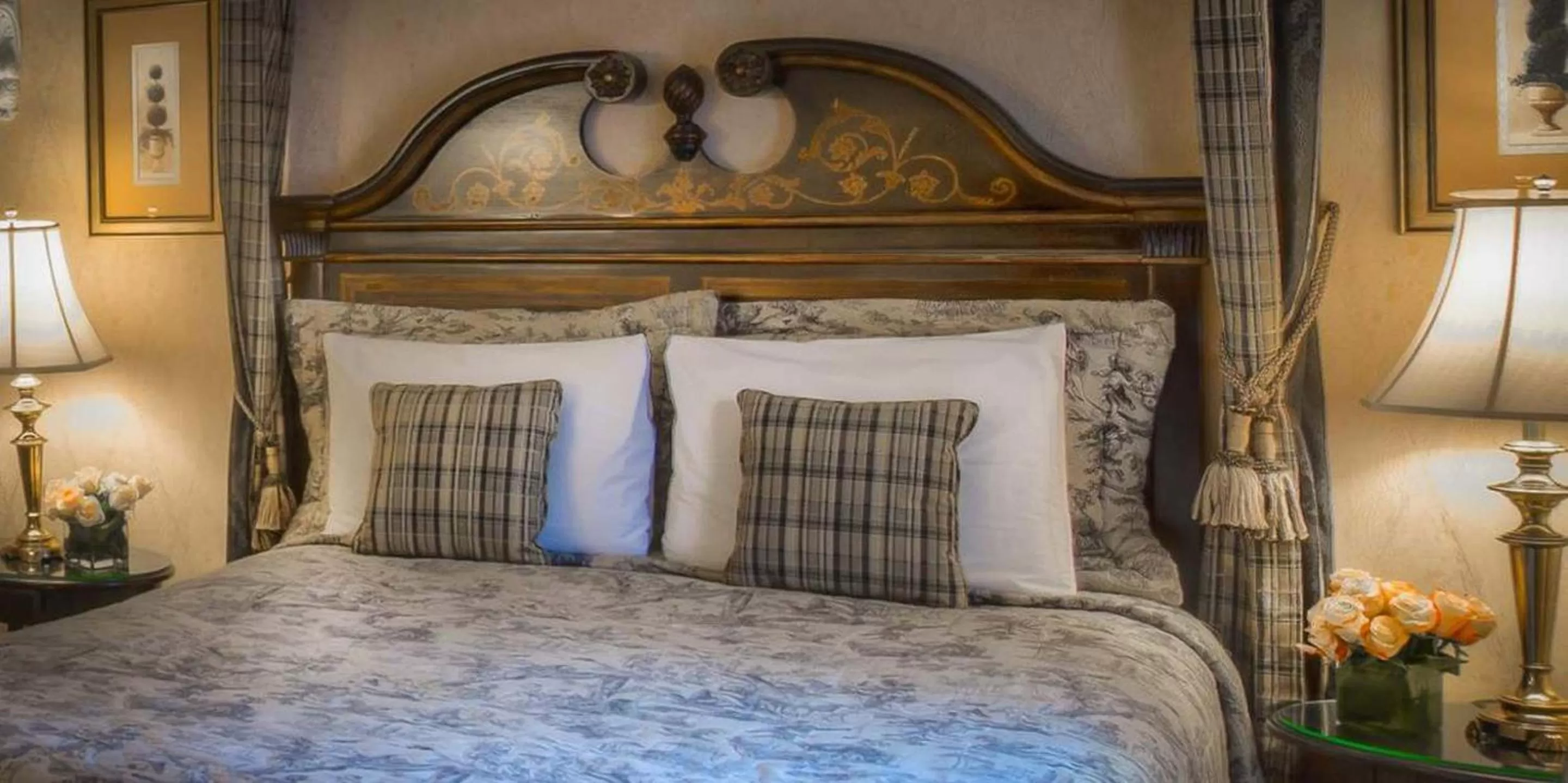 Bed in Red Coach Inn