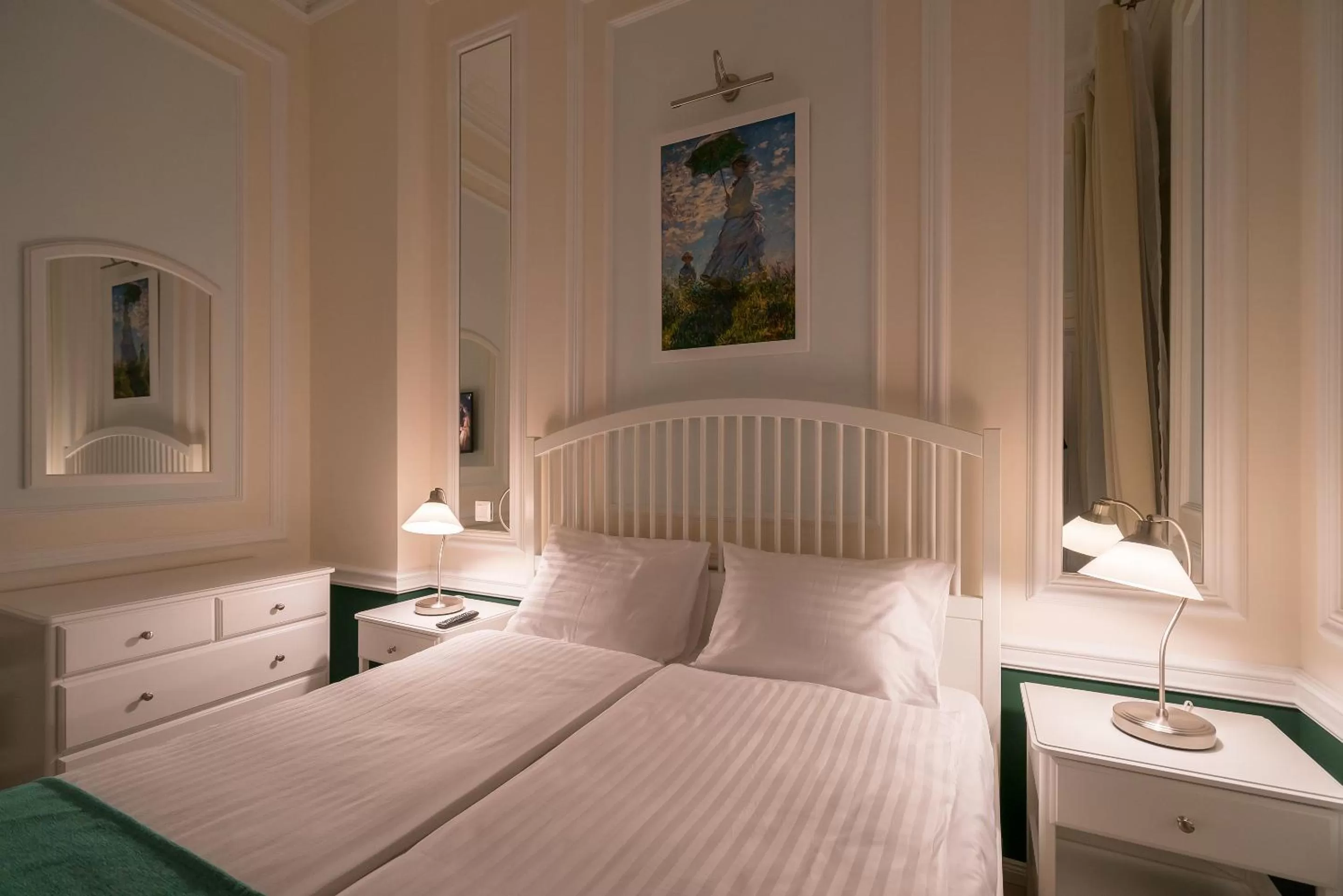 Night, Bed in Revelton Suites Karlovy Vary