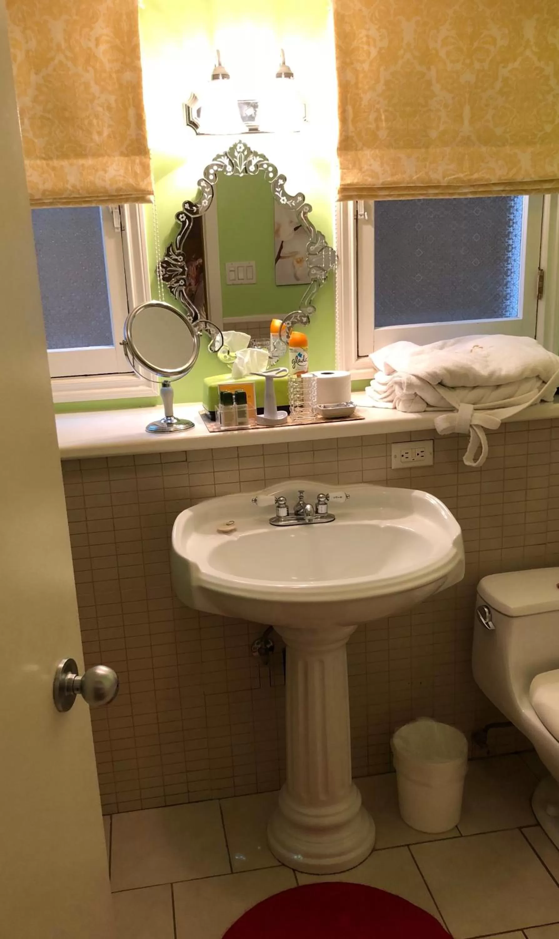 Toilet in Barclay House Bed and Breakfast