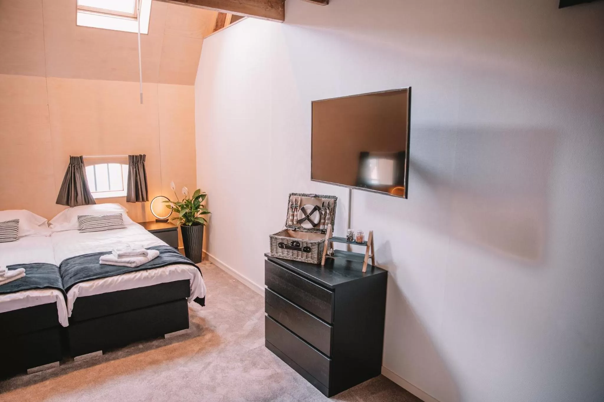 TV and multimedia, Bed in Harlingen Staete B&B Boutique hotel