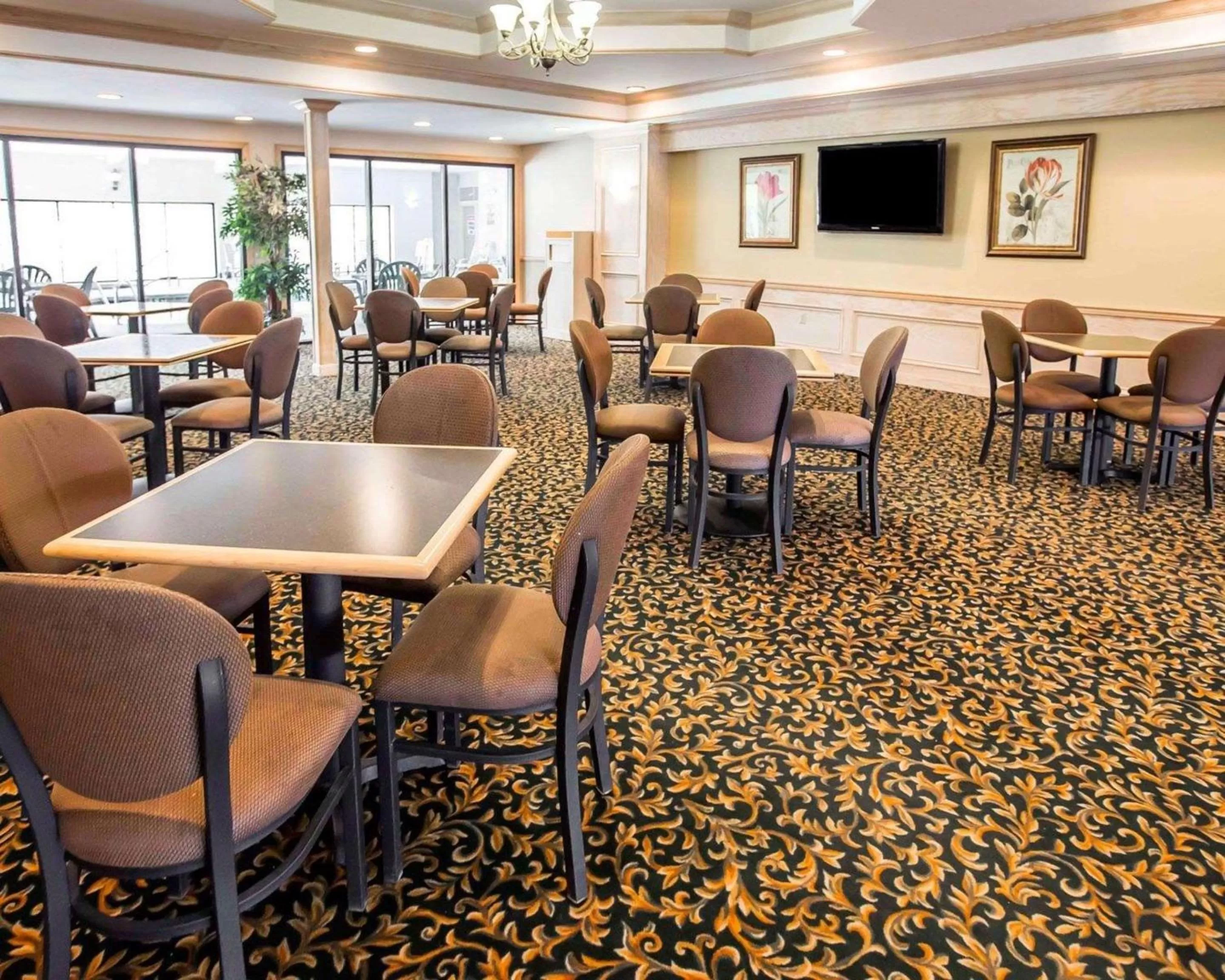 Restaurant/places to eat in Comfort Suites University Area Notre Dame-South Bend