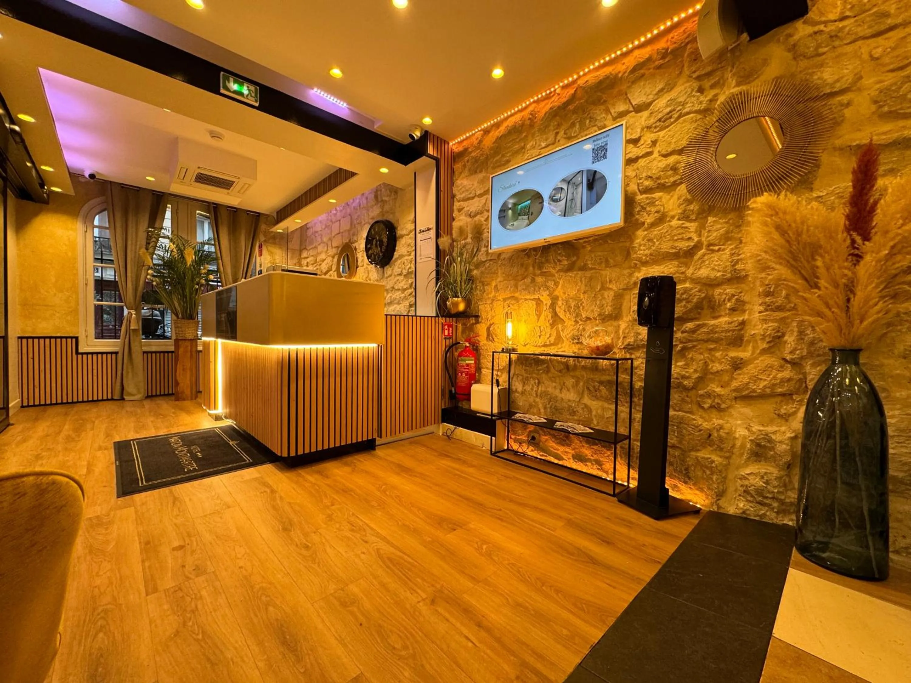 Property building in Hotel Nation Montmartre