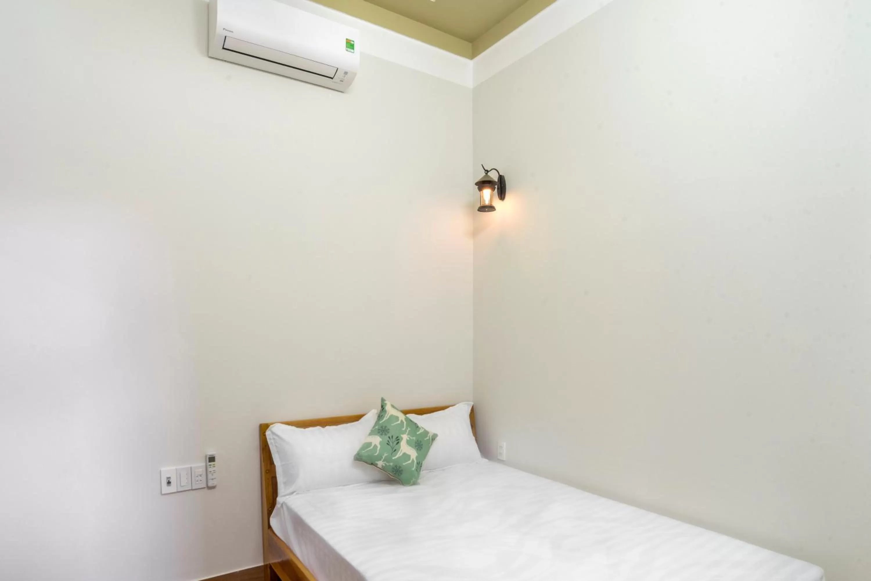 Bed in Cong Man Homestay Cham Island