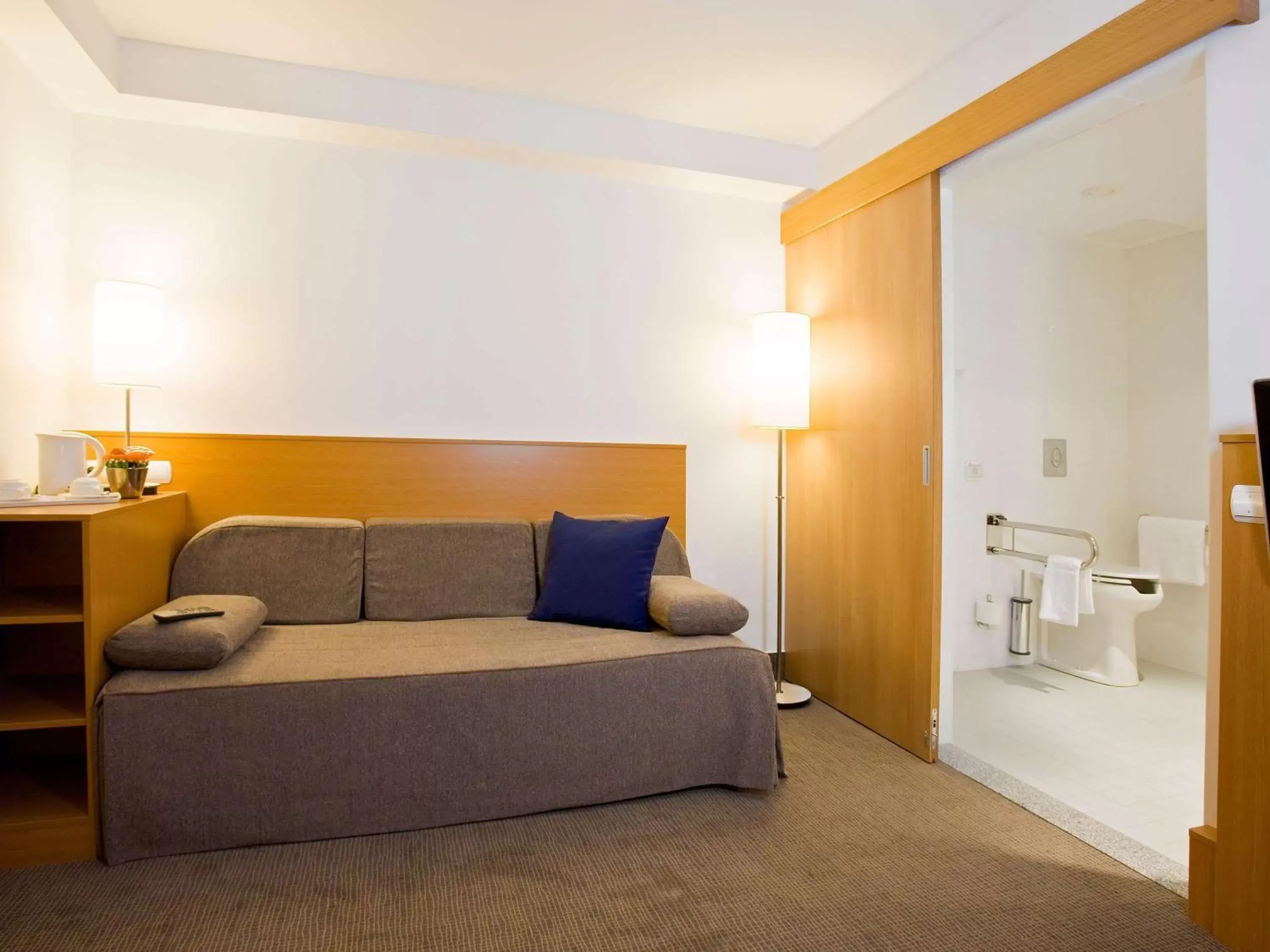 Accessible standard Room with One Double Bed and One Sofa in Novotel Budapest City Accessible standard Room with One Double Bed and One Sofa in Novotel Budapest City