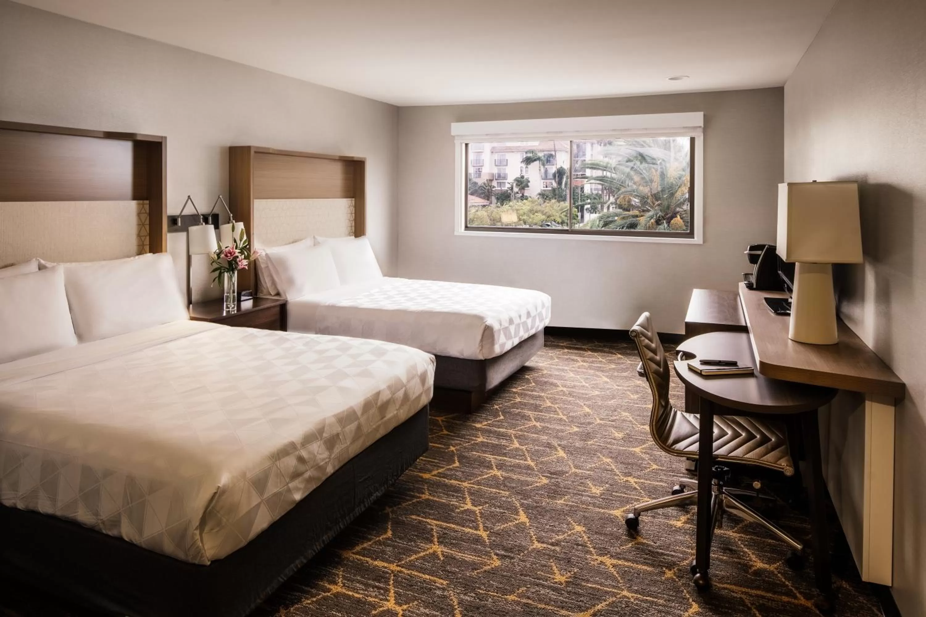Photo of the whole room, Bed in Holiday Inn Santa Ana-Orange County Airport by IHG