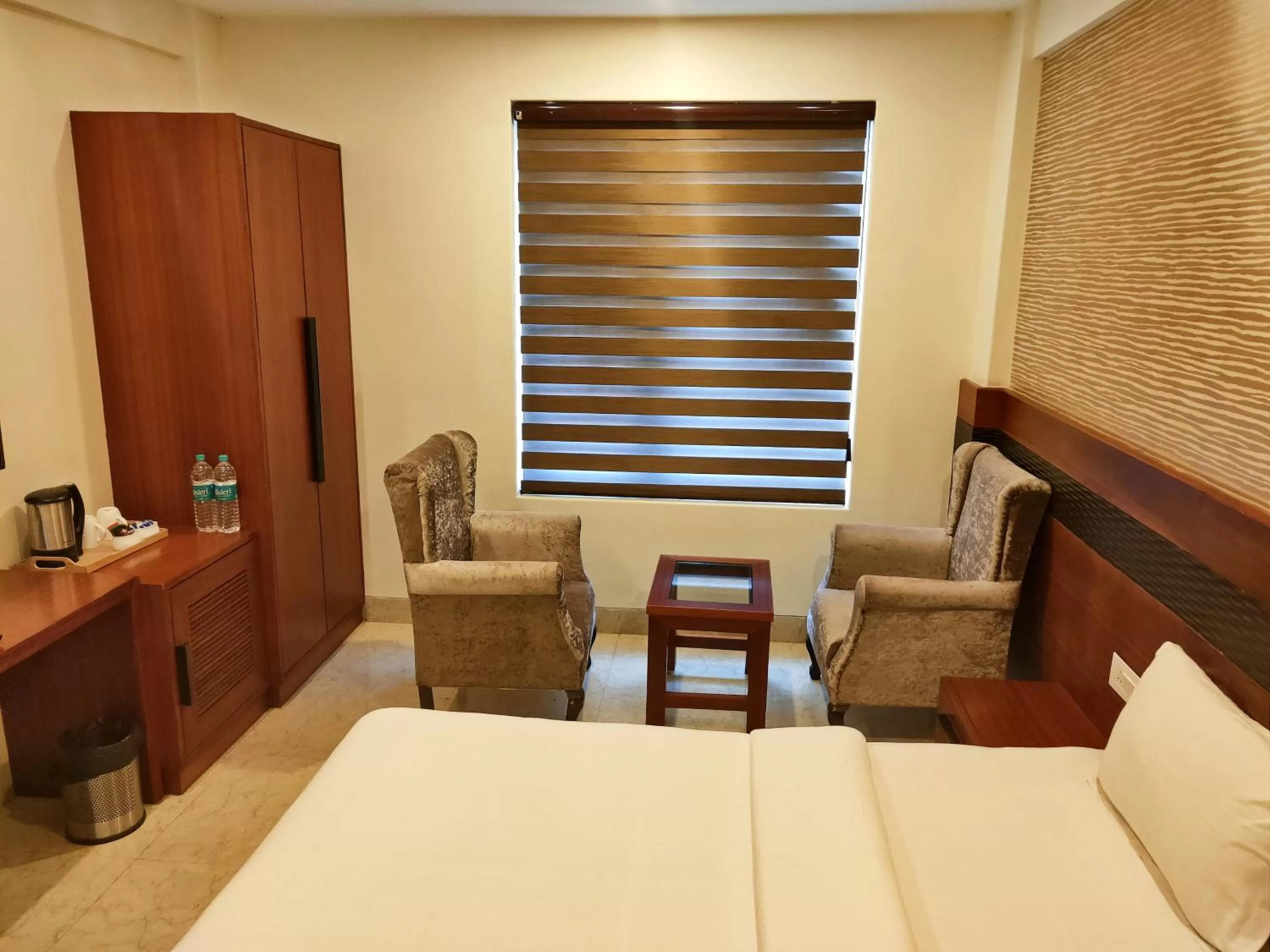 Photo of the whole room, Bed in Holy River Hotel