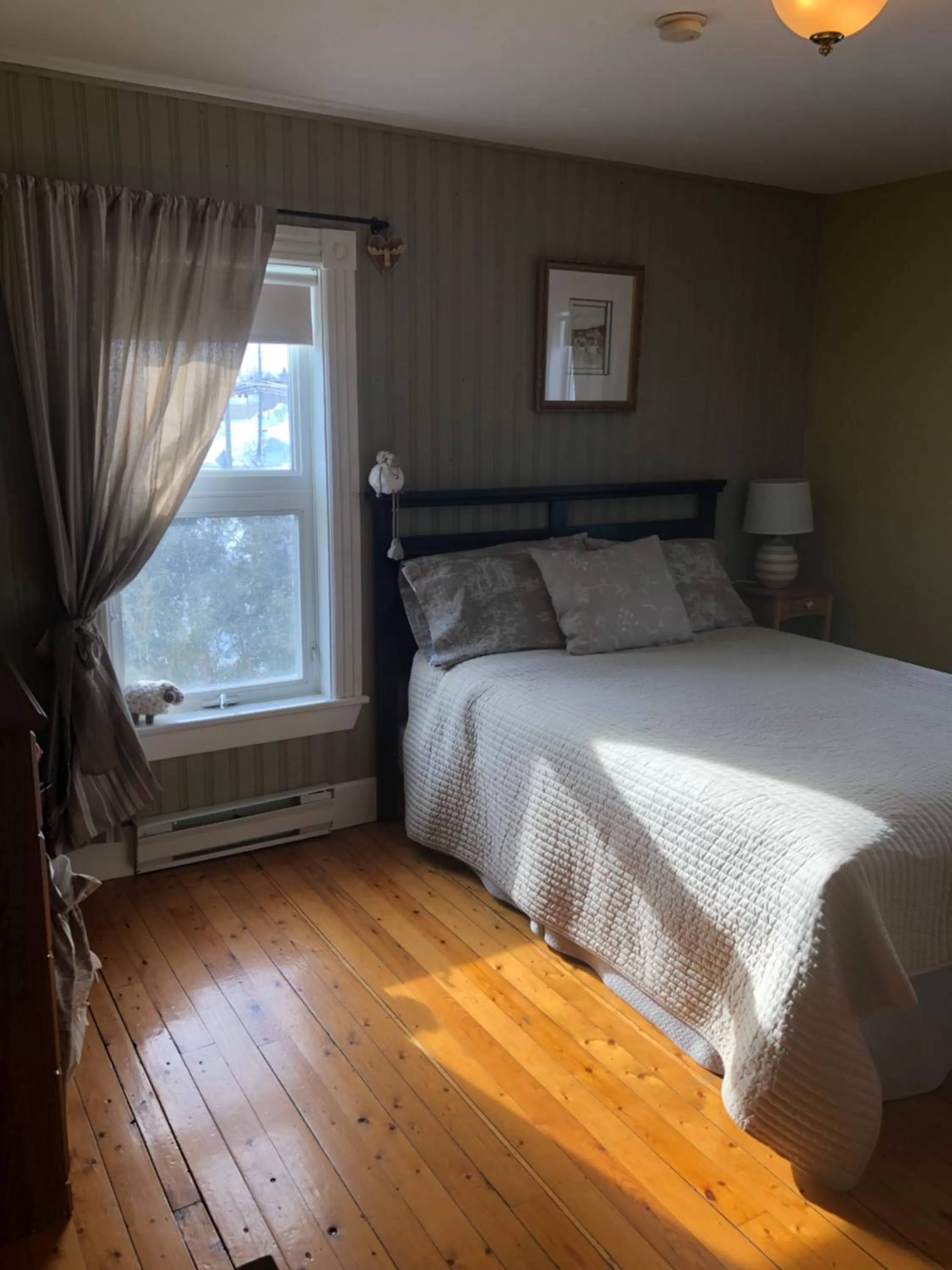 Bed in Auberge d'Anjou-Sūrya Café