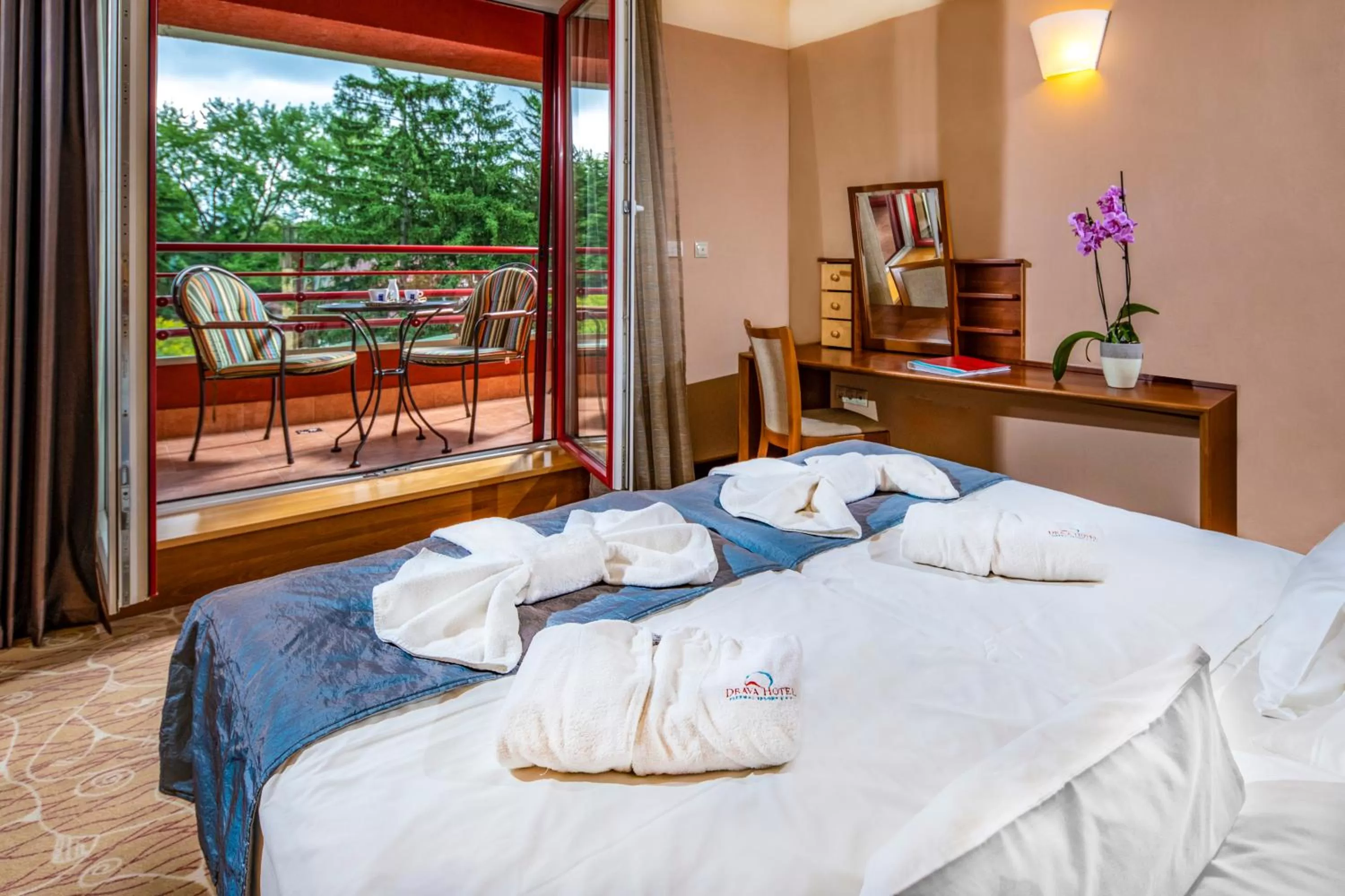 View (from property/room), Bed in Dráva Hotel Thermal Resort