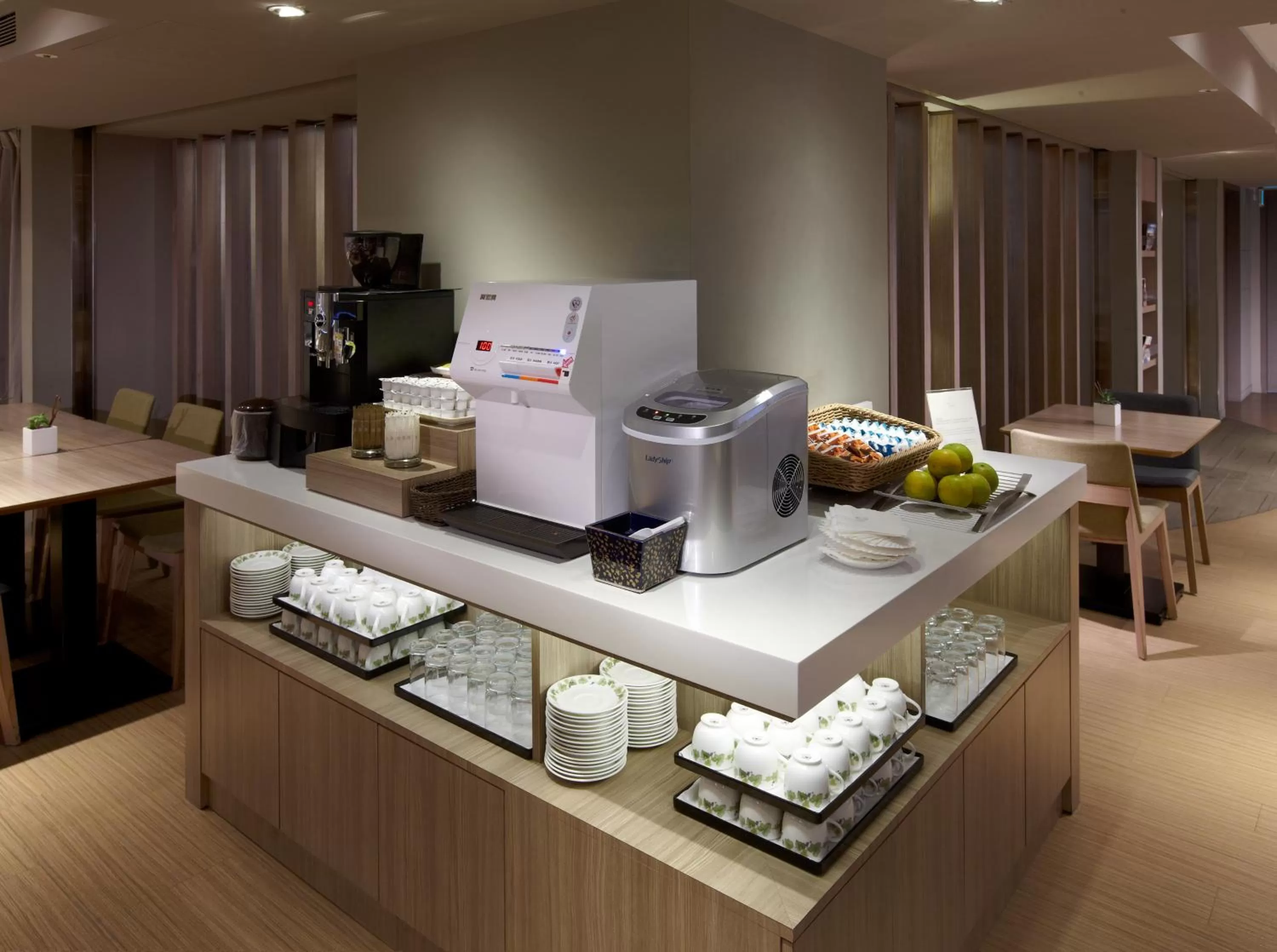 Restaurant/places to eat in Royal Inn Taipei Linsen - Huashan 1914 Creative Park